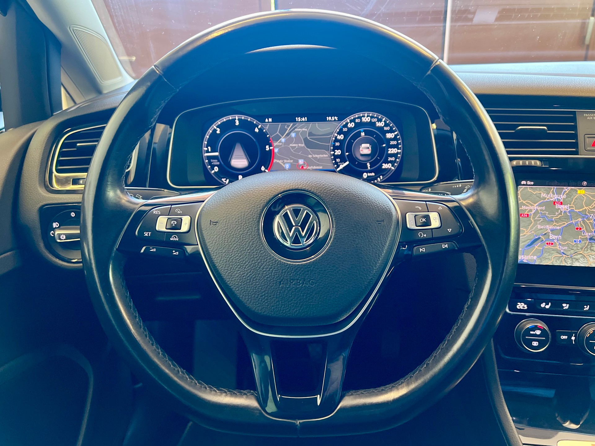 VW Golf Variant 2.0 TDI Highline 4Motion DSG-image-27