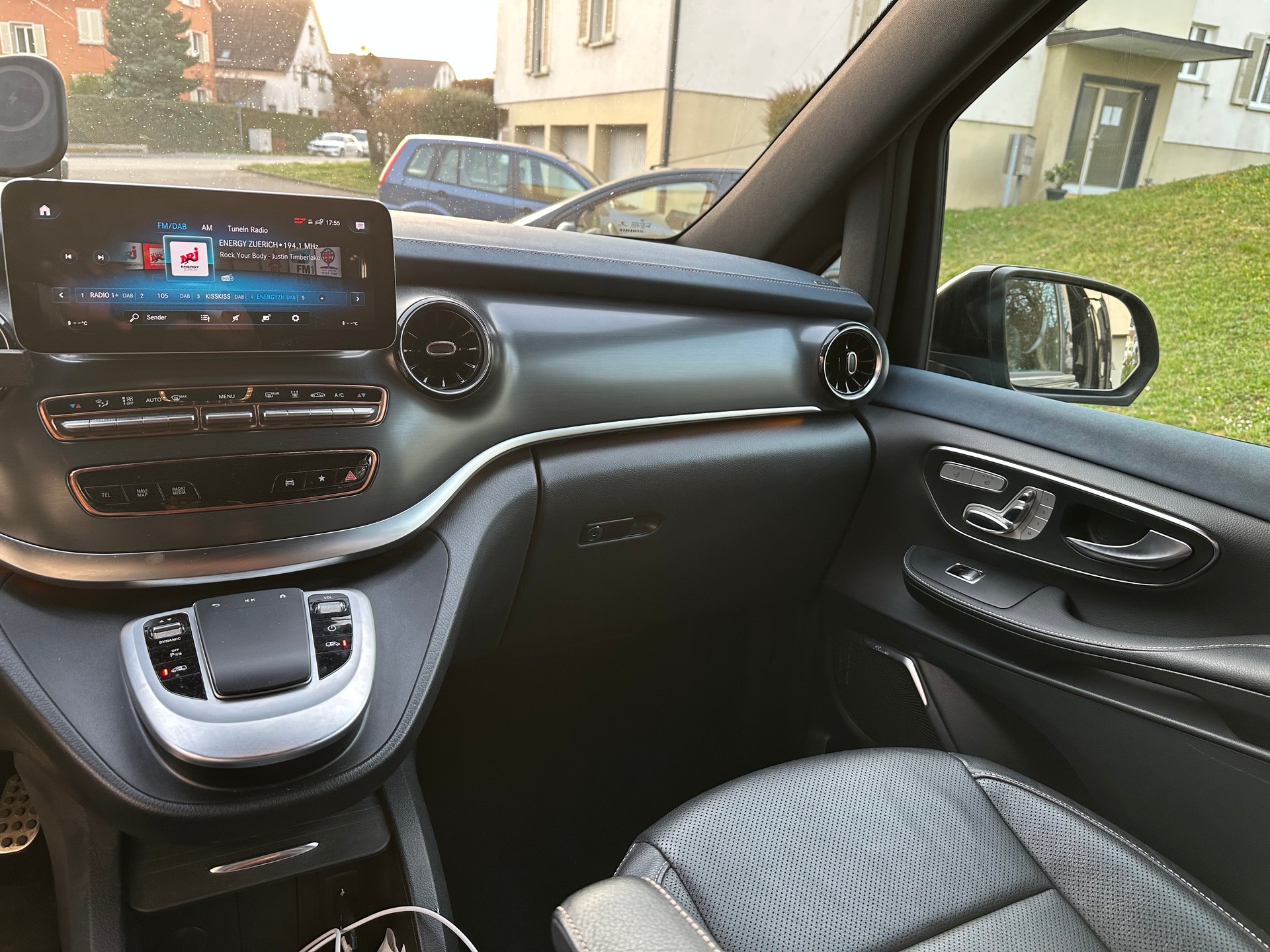 MERCEDES-BENZ EQV 300 lang Avantgarde Frisch MFK Voll Ausstattung 0782300020-image-10