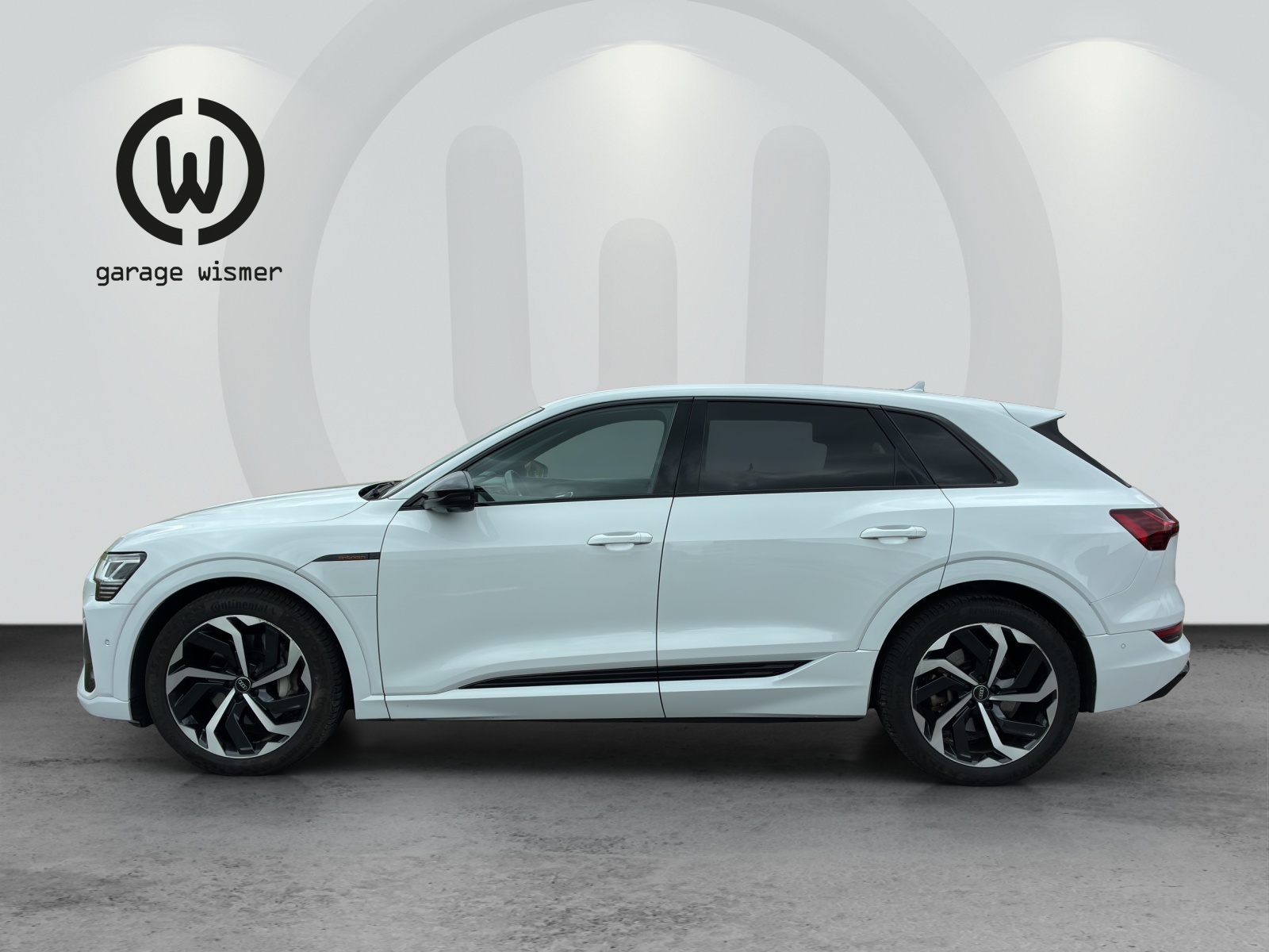 AUDI e-tron 55 S Line Black Edition quattro-showroom-element-1