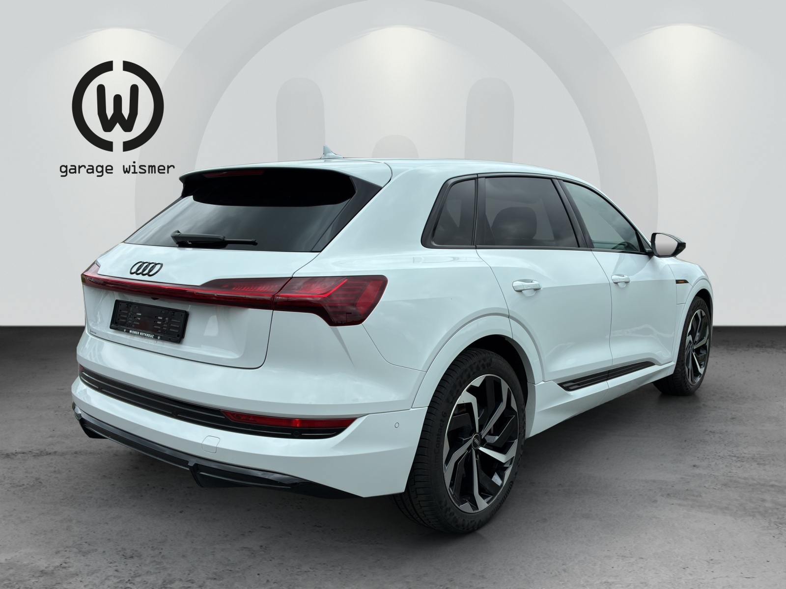 AUDI e-tron 55 S Line Black Edition quattro-showroom-element-3