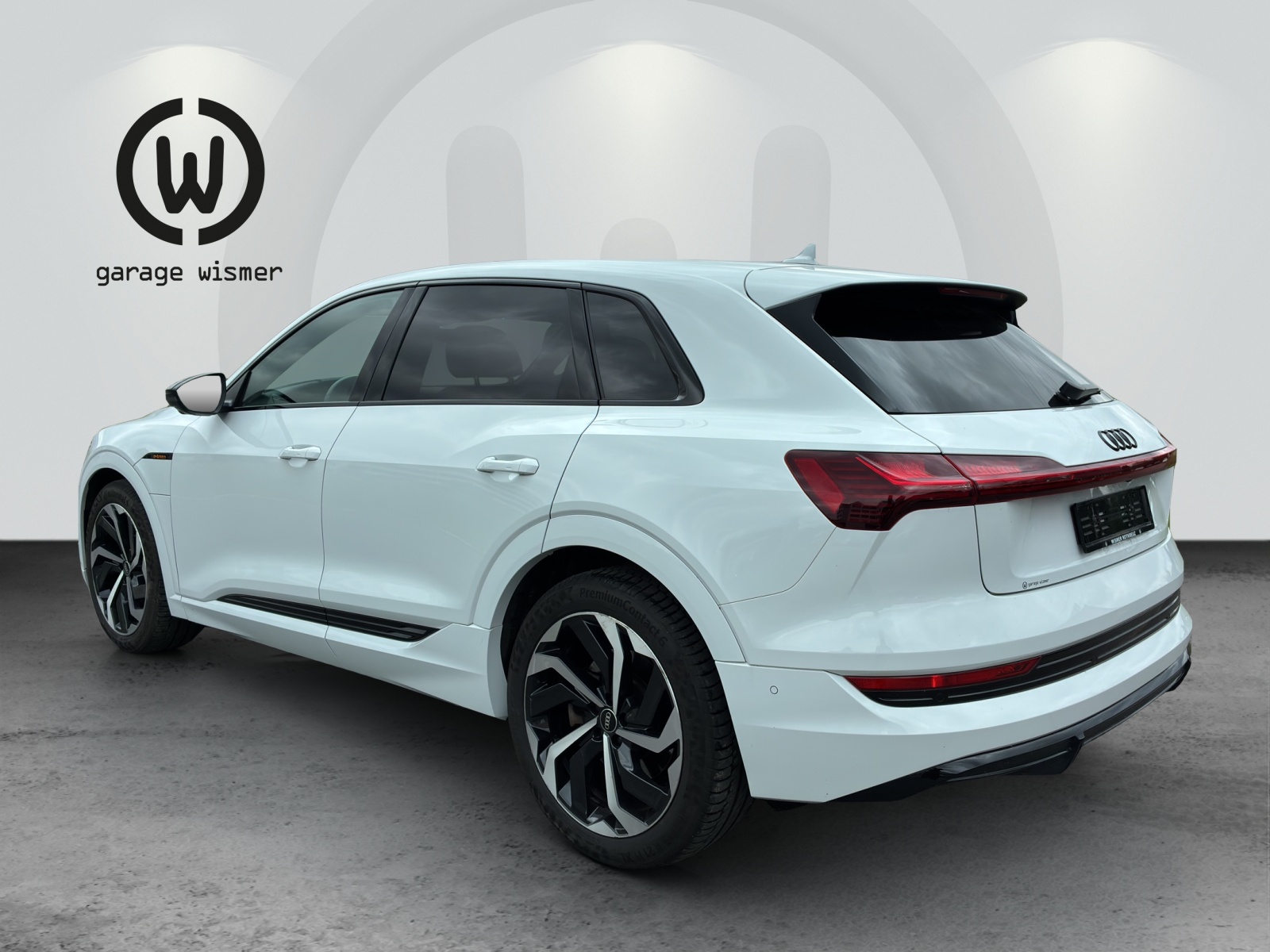 AUDI e-tron 55 S Line Black Edition quattro-showroom-element-2