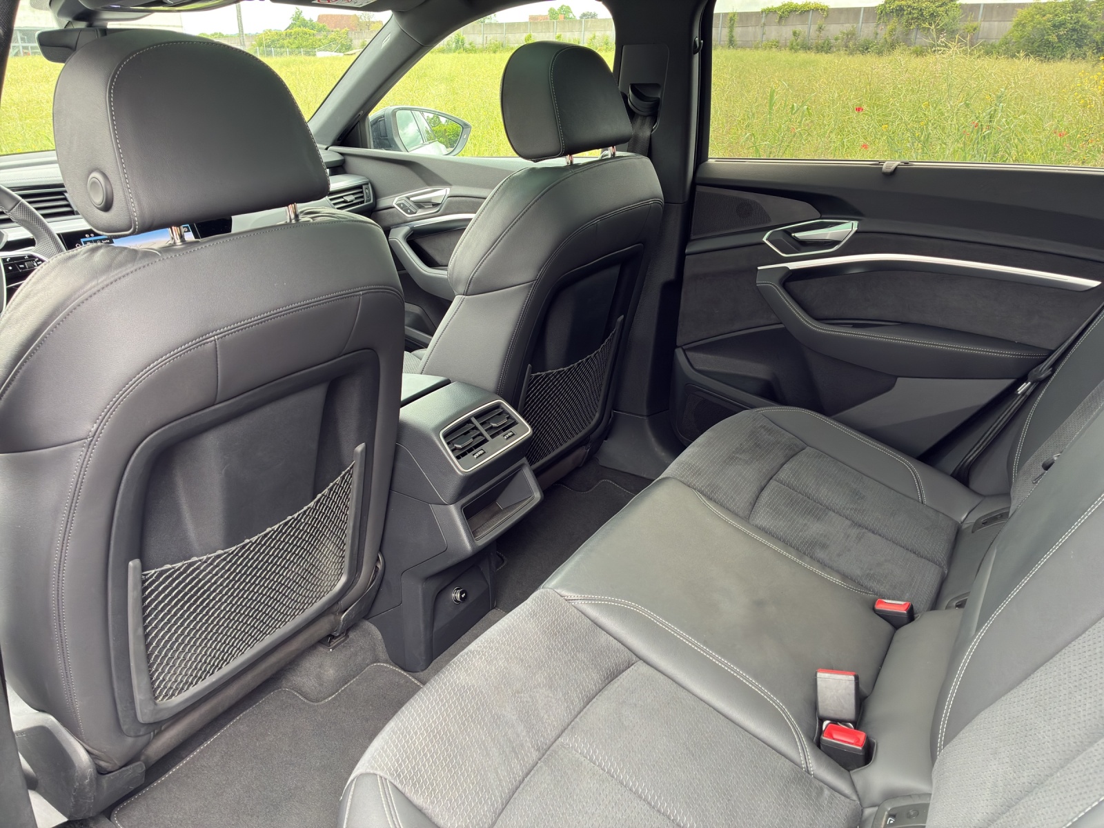 AUDI e-tron 55 S Line Black Edition quattro-image-18