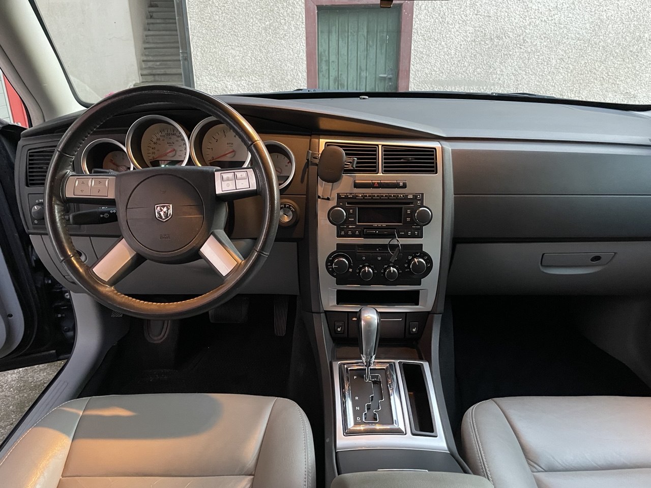 DODGE Charger 5.7 R/T V8 Hemi-image-10