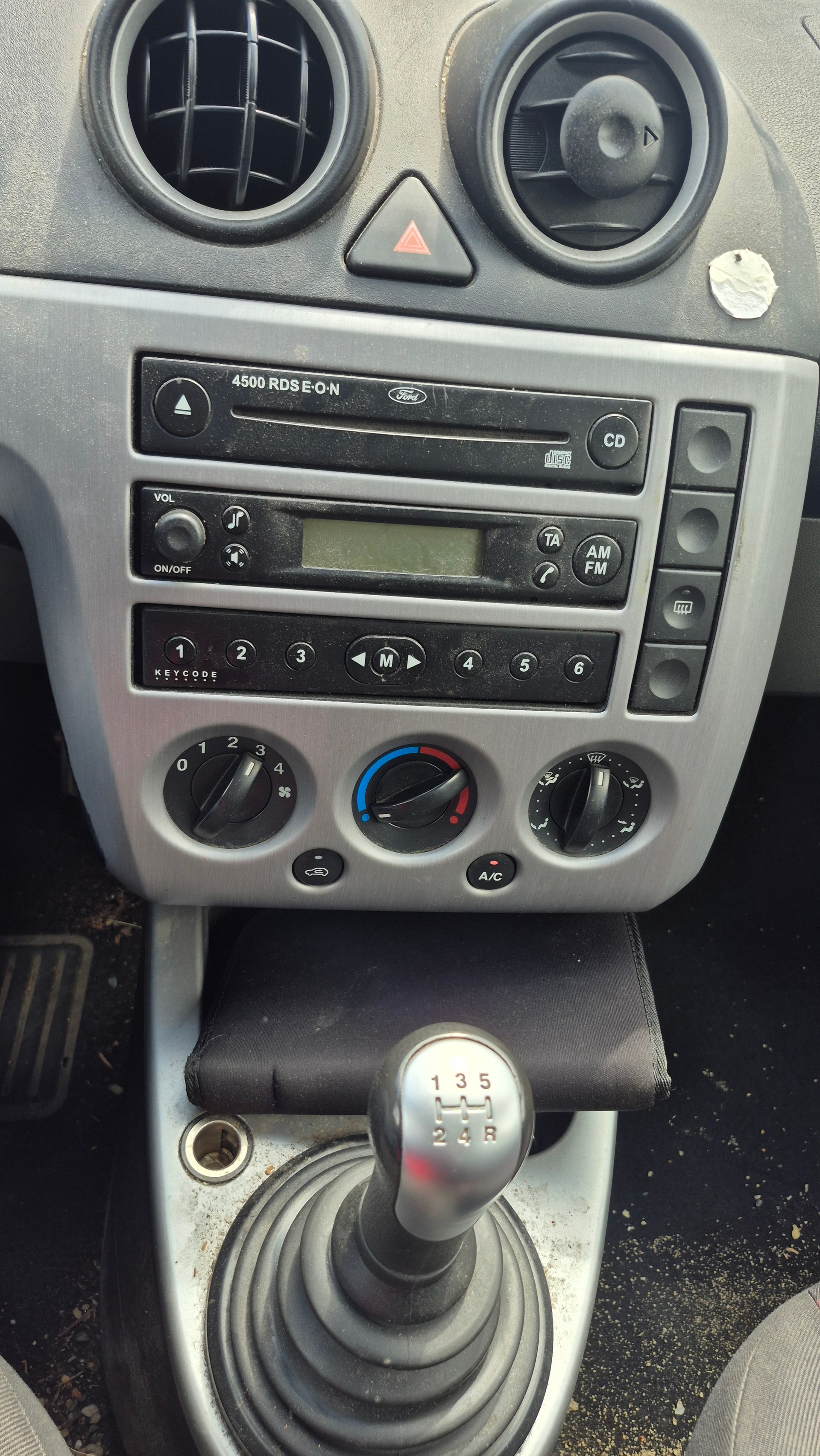 FORD Fiesta 1.4 16V Trend-image-9