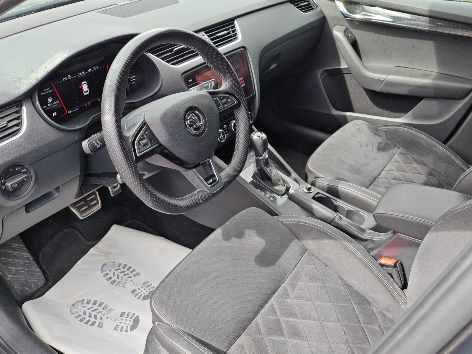 SKODA Octavia Combi 2.0 TDI RS 4x4 DSG [Expertise du jour + Garantie 12 mois + Service & Immat. Offerts]-image-11