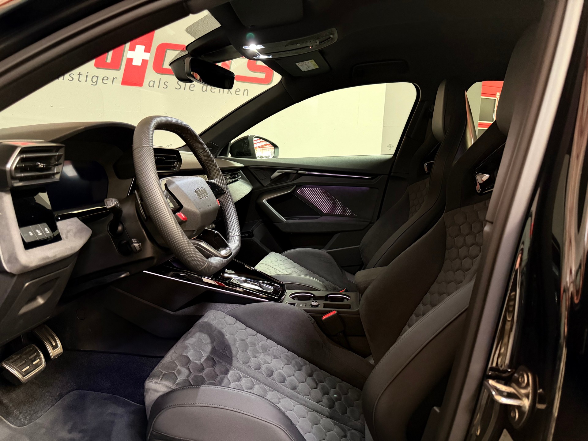 AUDI RS3 Limousine 2.5 TSI quattro S-tronic-image-16