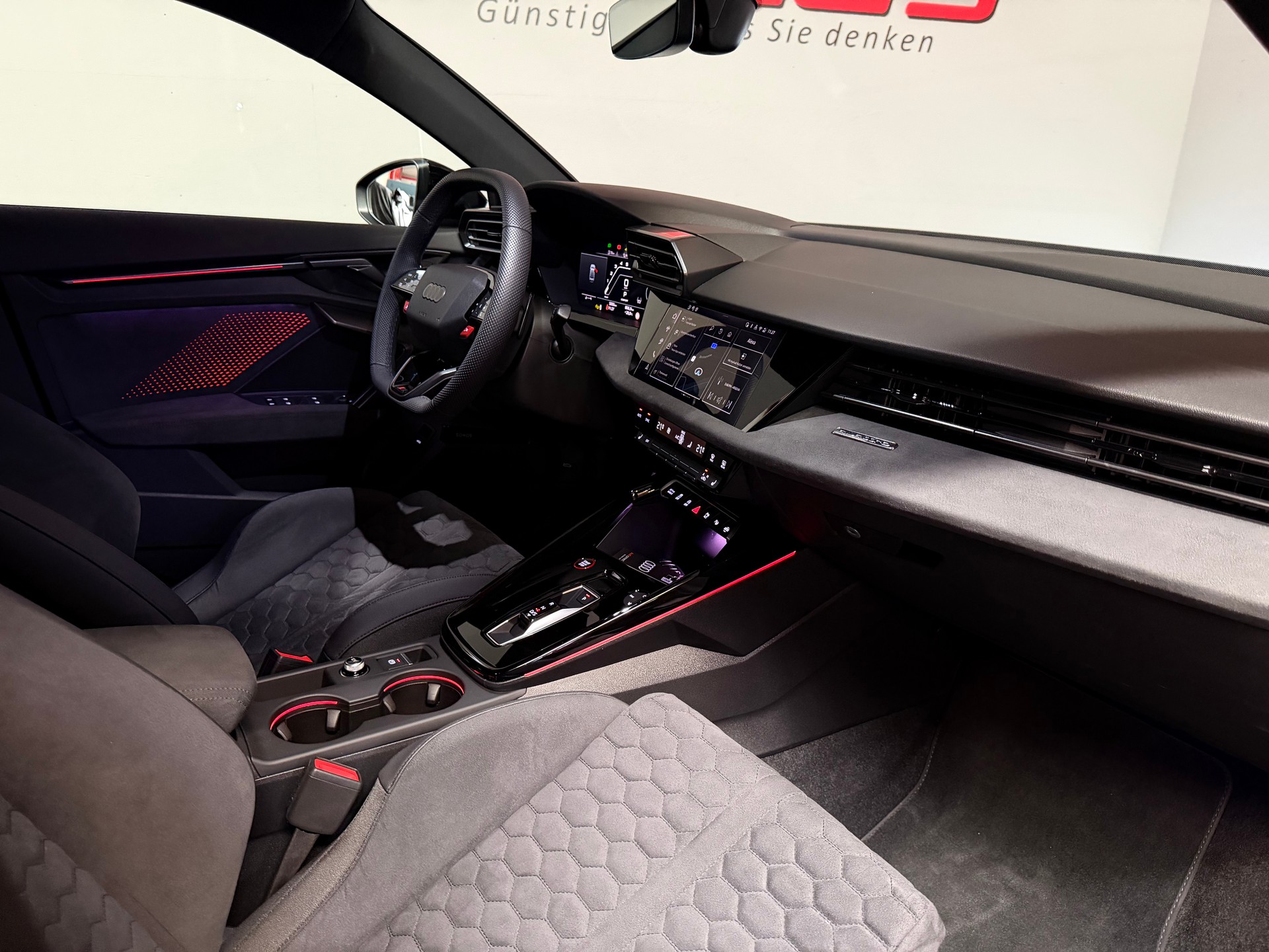 AUDI RS3 Limousine 2.5 TSI quattro S-tronic-image-23