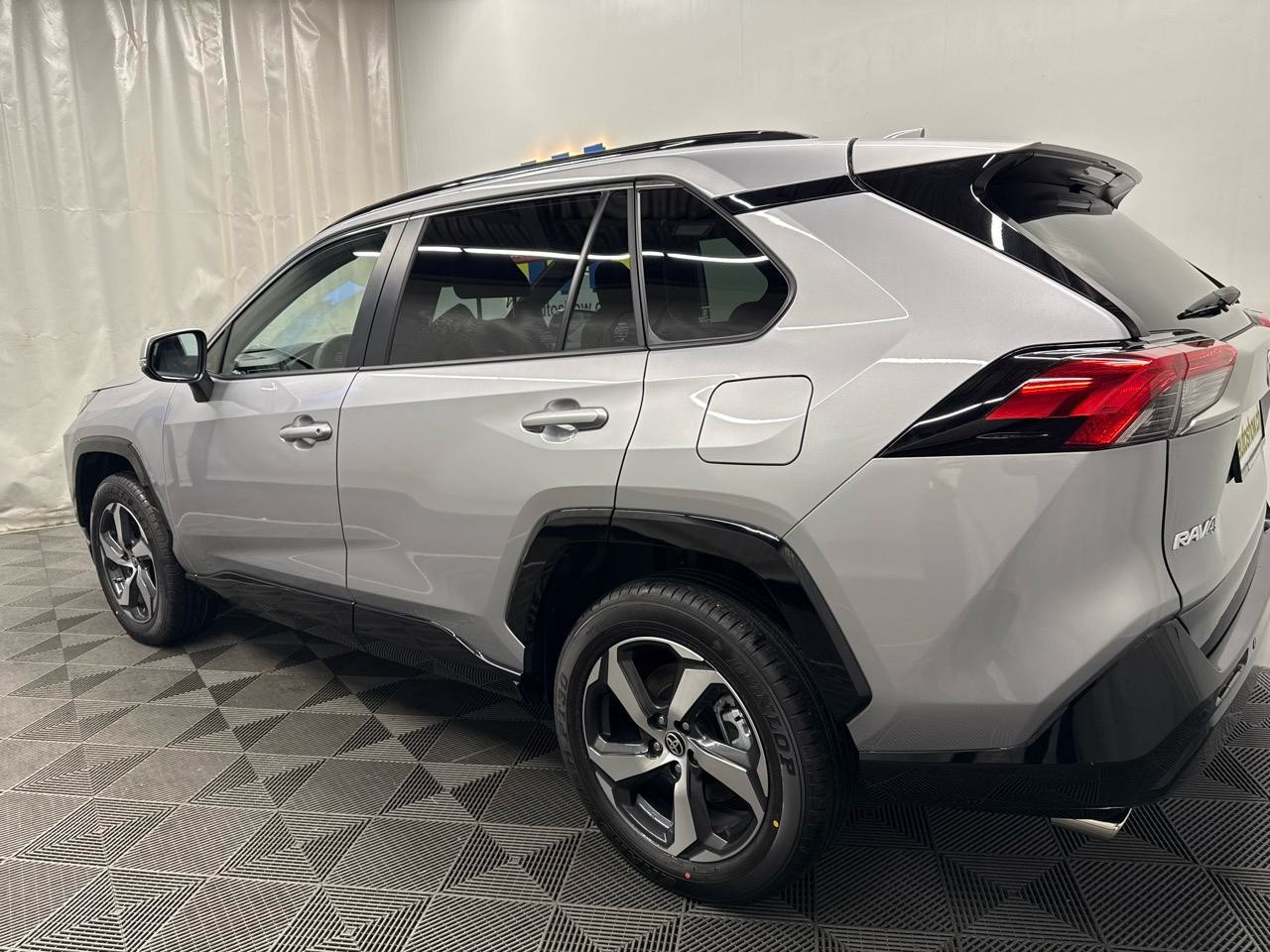 TOYOTA RAV-4 2.5 PHEV Advance e-CVT 4WD 300HP-showroom-element-1