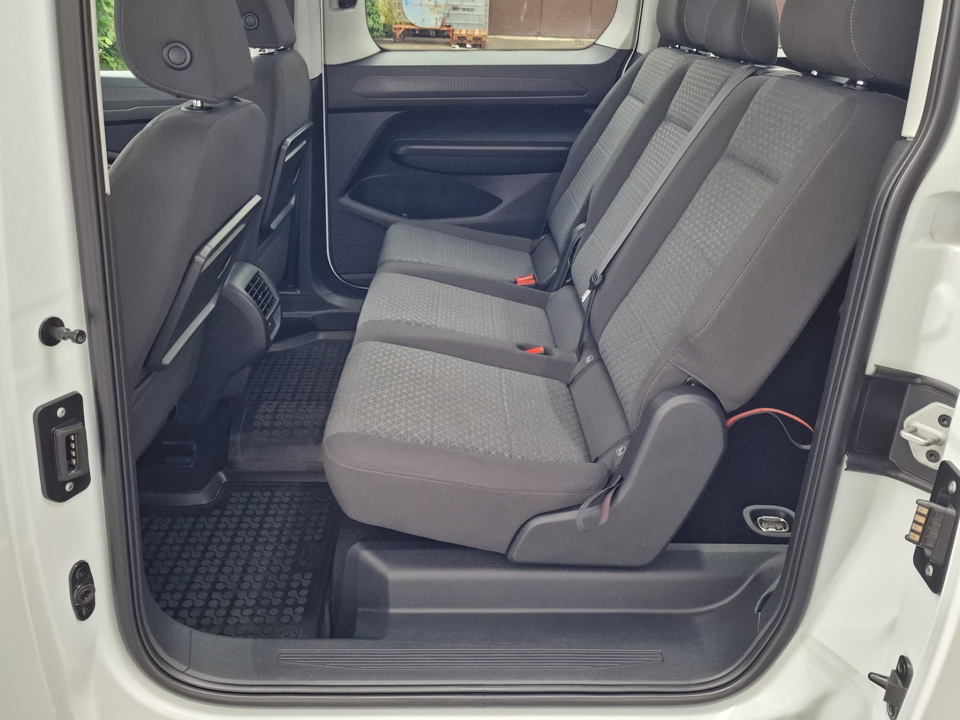 FORD Grand Tourneo Connect 2.0 EcoBlue Active-image-12