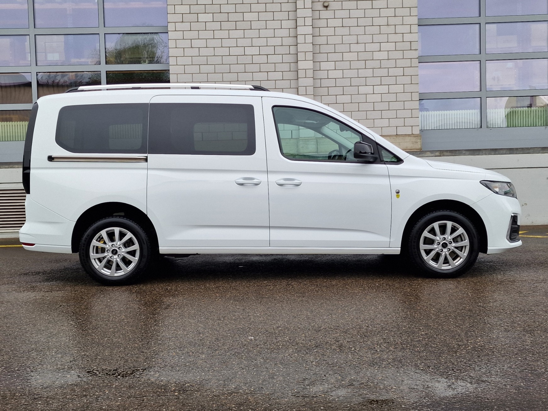 FORD Grand Tourneo Connect 2.0 EcoBlue Active-image-3