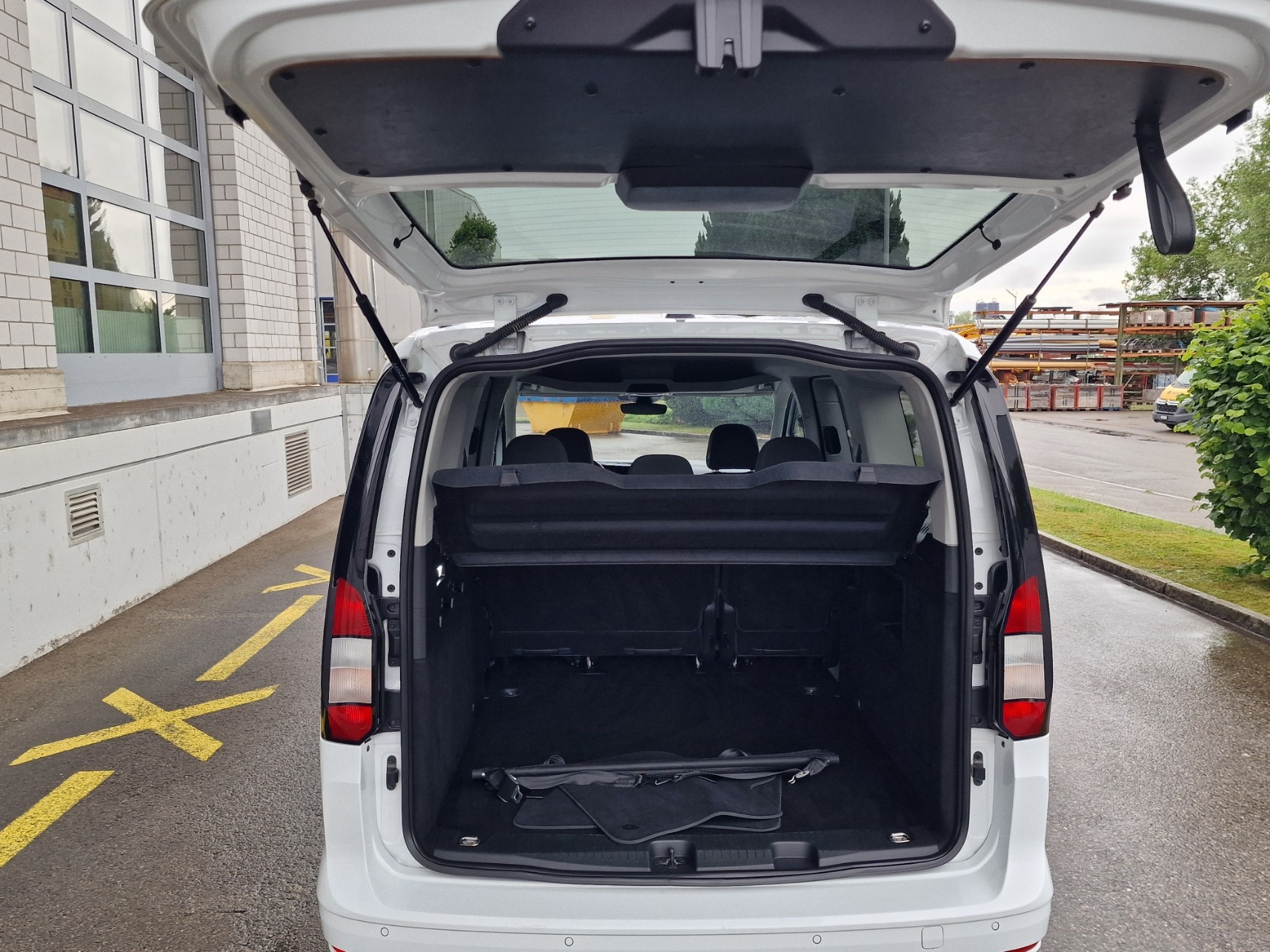 FORD Grand Tourneo Connect 2.0 EcoBlue Active-image-13
