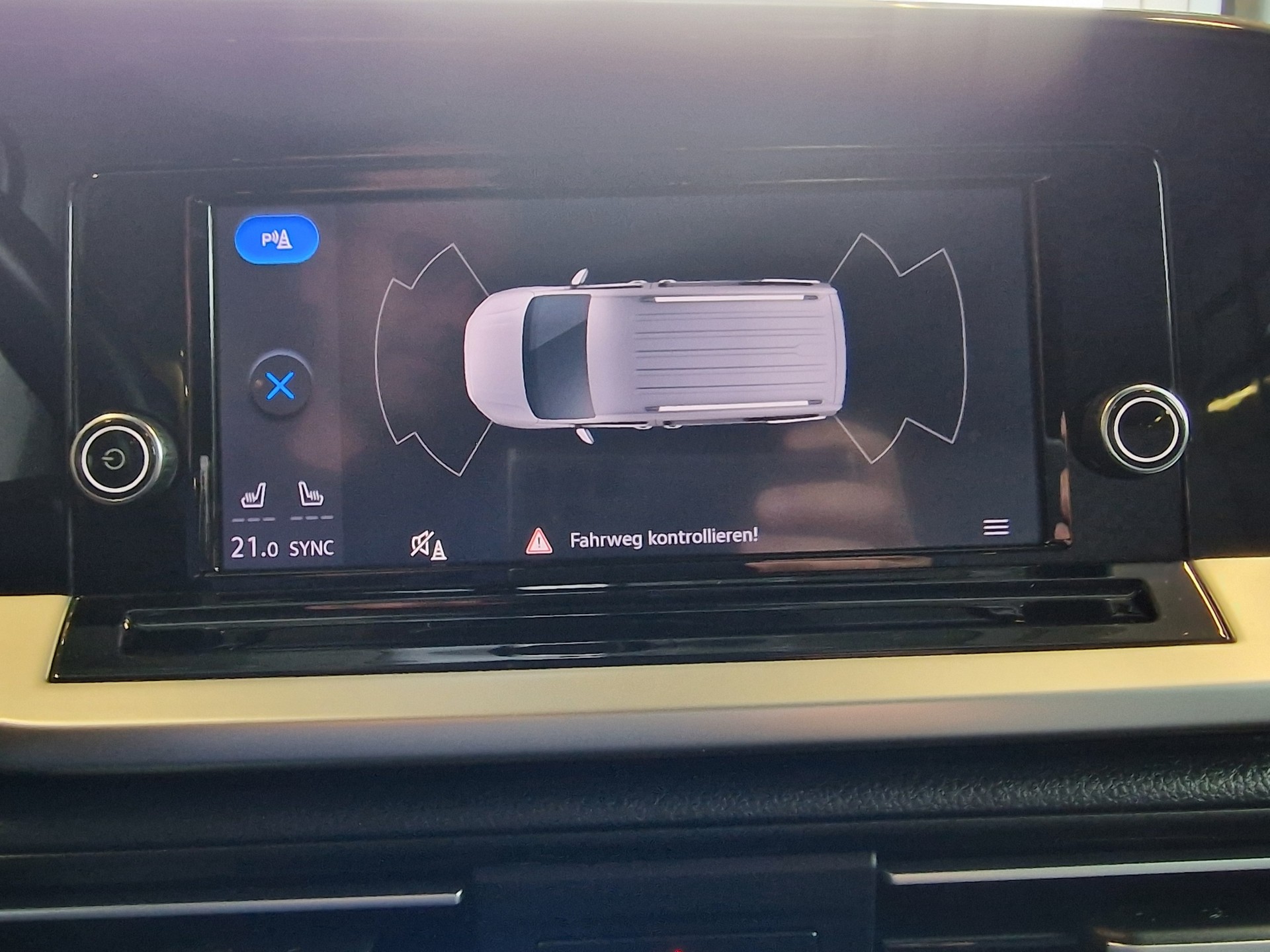 FORD Grand Tourneo Connect 2.0 EcoBlue Active-image-9