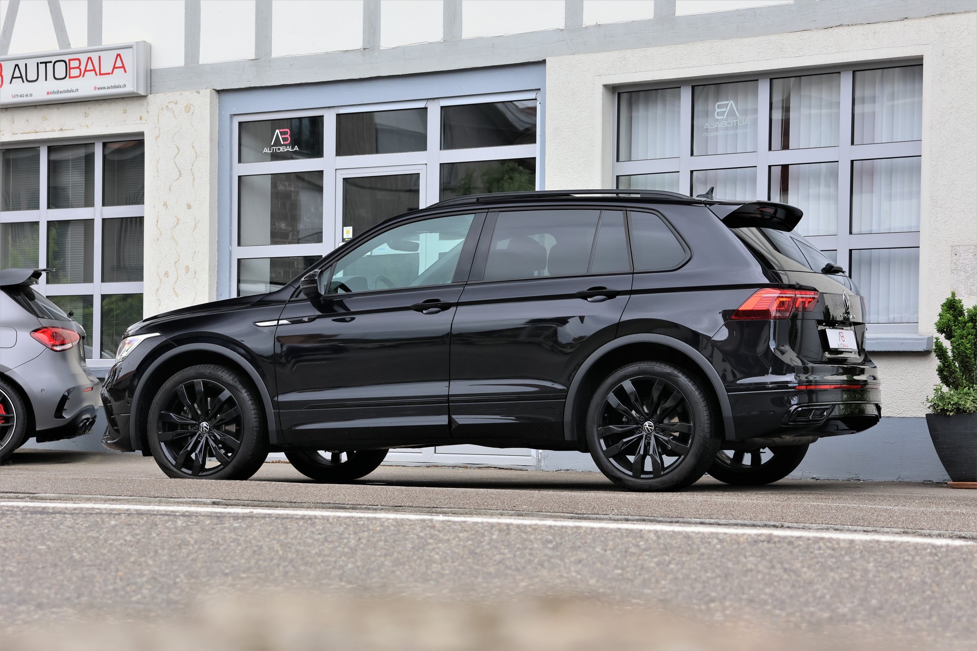 VW Tiguan 2.0TSI R-Line 4Motion DSG (CH) + 2.5T AHK-showroom-element-3