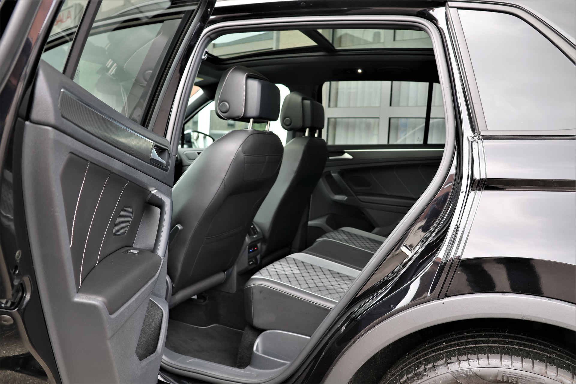 VW Tiguan 2.0TSI R-Line 4Motion DSG (CH) + 2.5T AHK-image-12