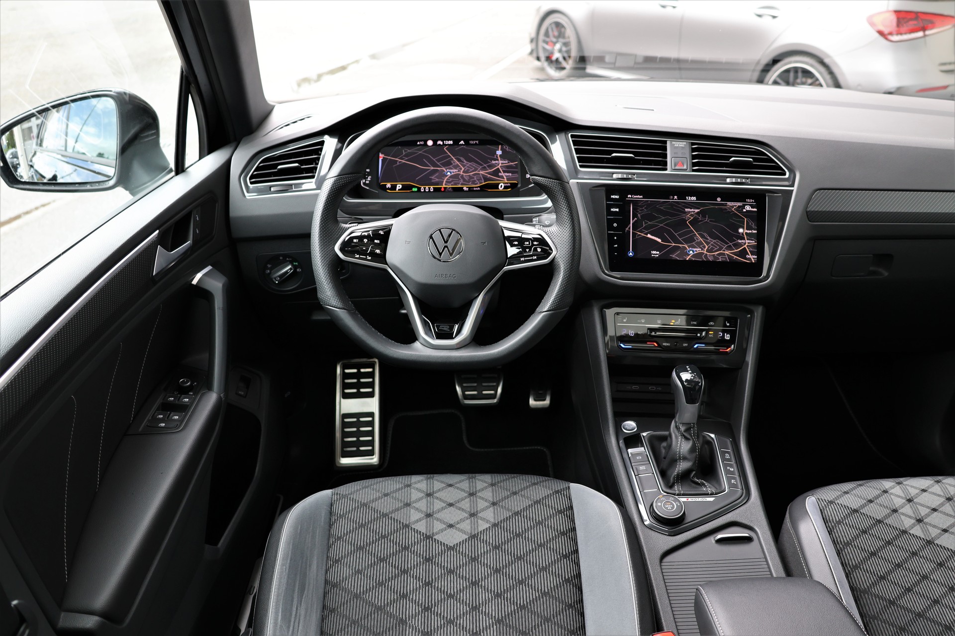 VW Tiguan 2.0TSI R-Line 4Motion DSG (CH) + 2.5T AHK-image-13