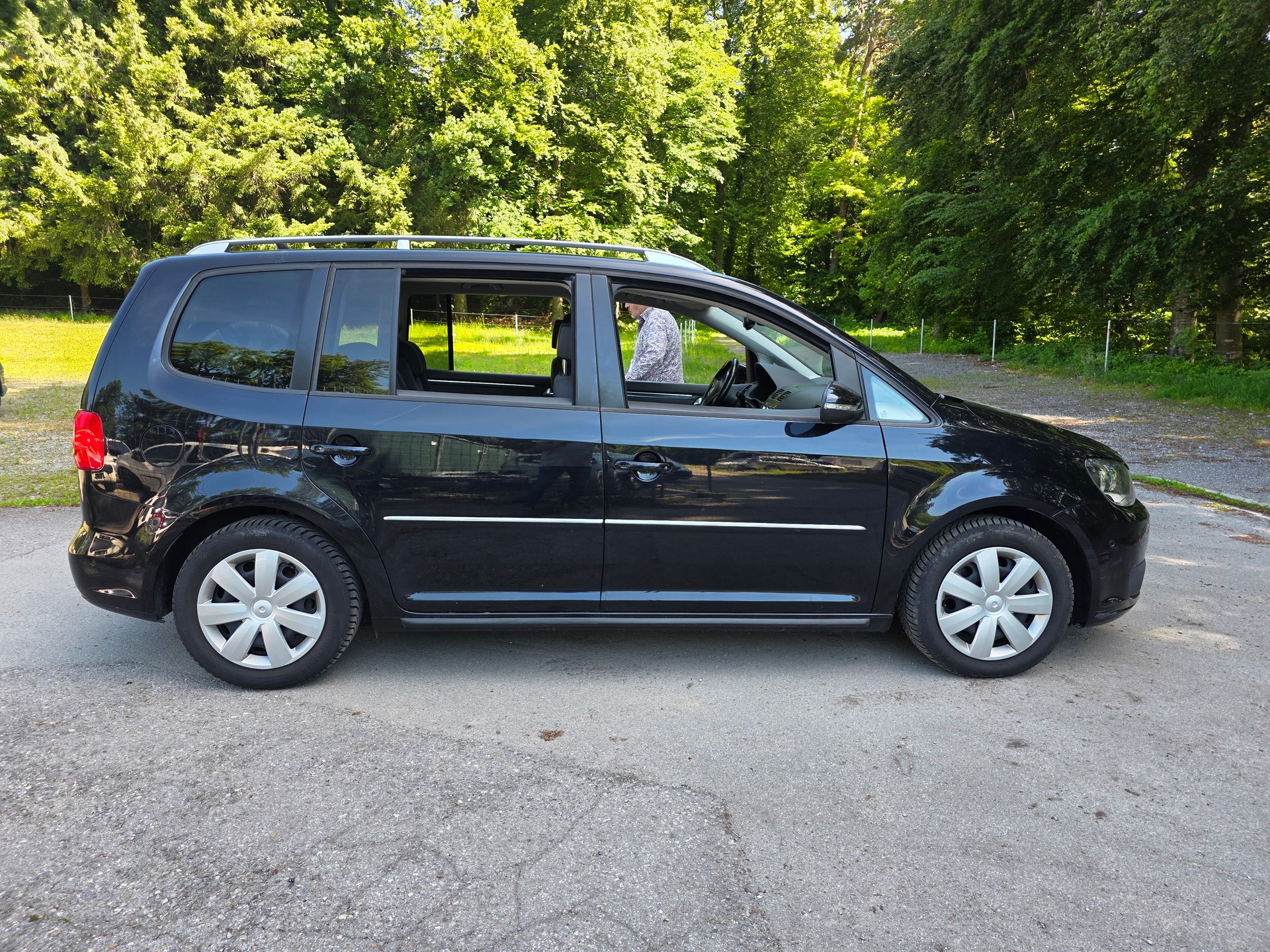 VW Touran 1.4 TSI Highline. 7 Plätze-image-4