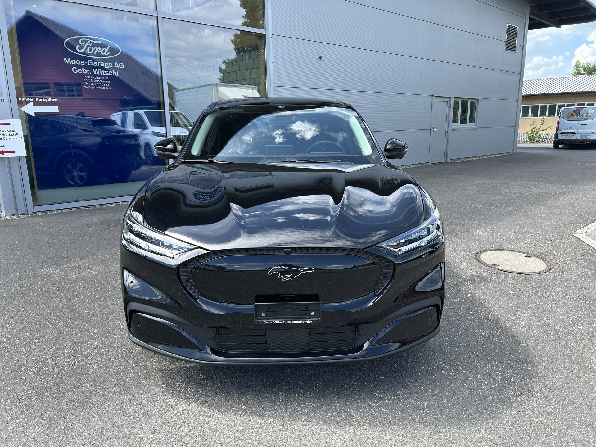 FORD Mustang MACH-E RWD 72.6 kWh-showroom-element-1