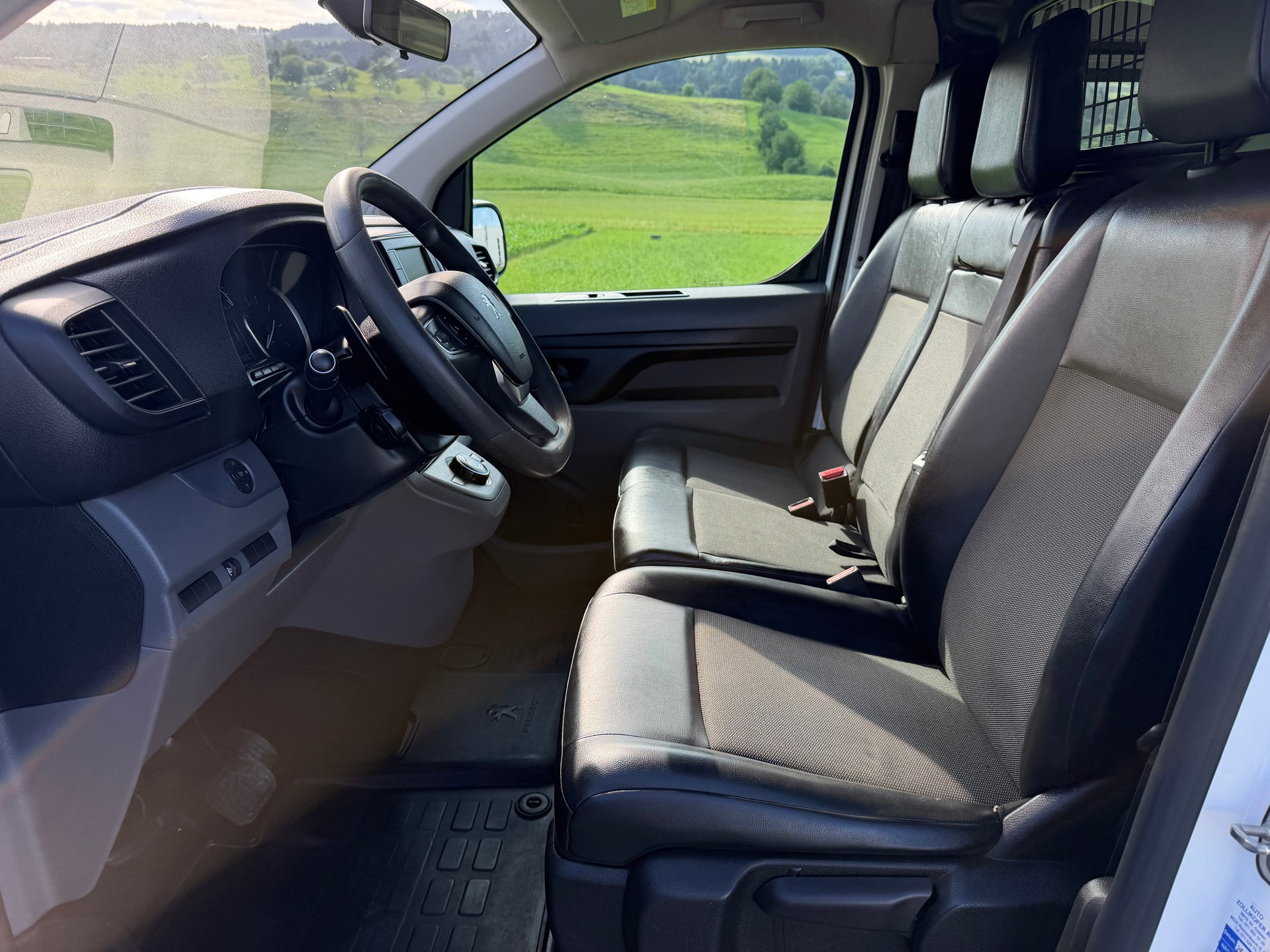 PEUGEOT Expert 2.0 BlueHDi 120 S&S Premium Long EAT8-image-8