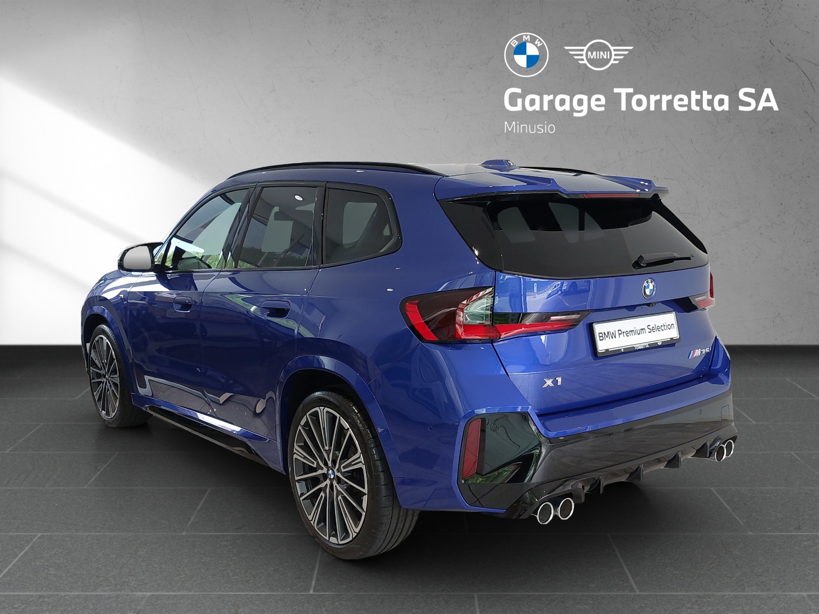 BMW X1 xDrive M35i-showroom-element-2