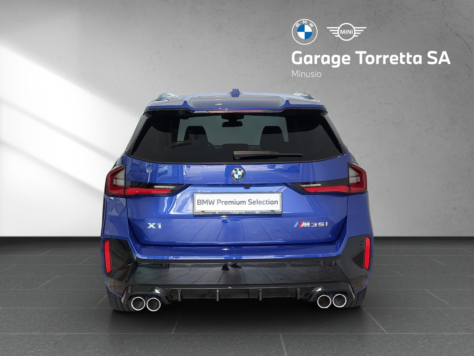 BMW X1 xDrive M35i-showroom-element-3