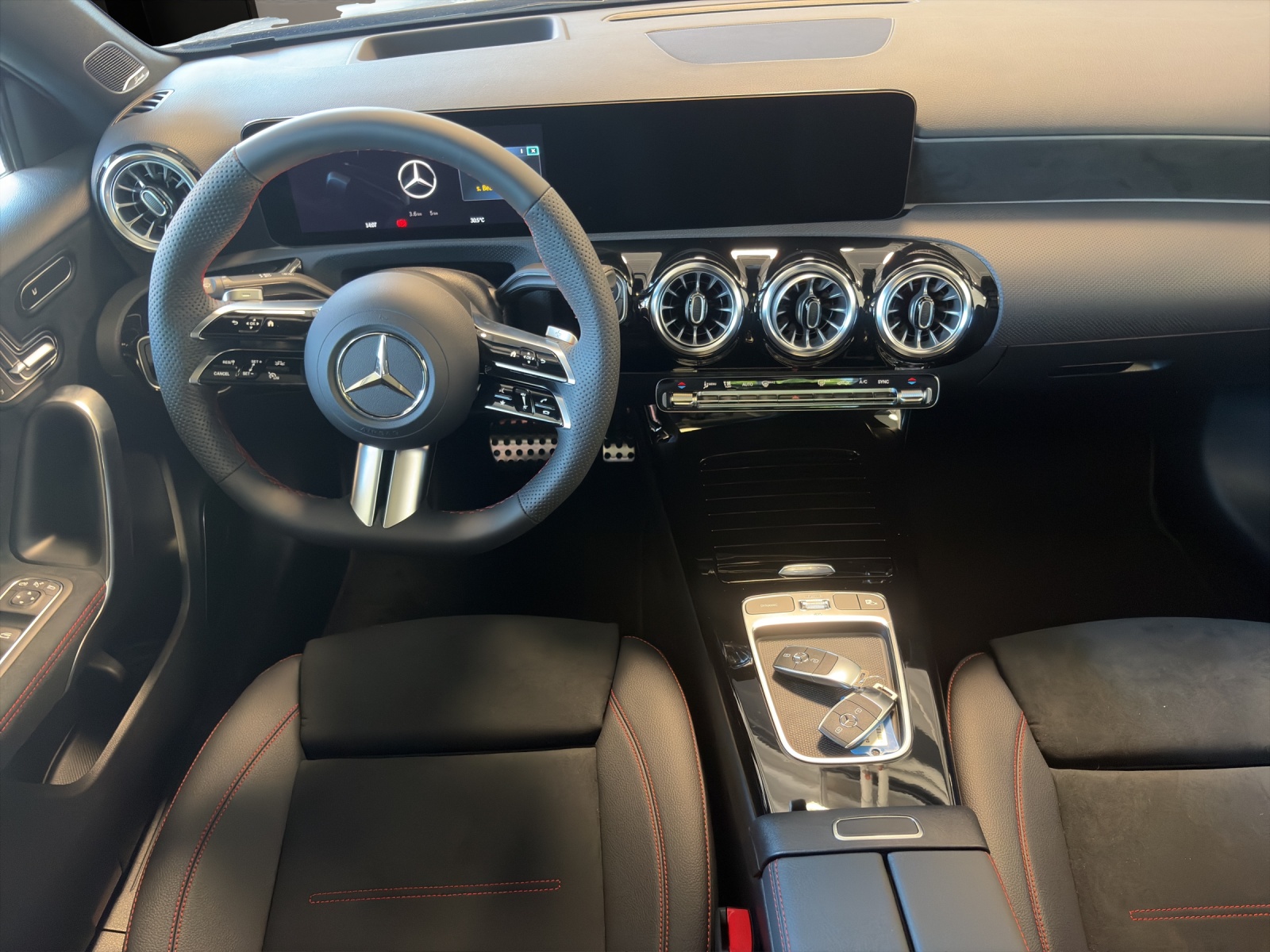 MERCEDES-BENZ A 220 4Matic 8G-DCT-image-11