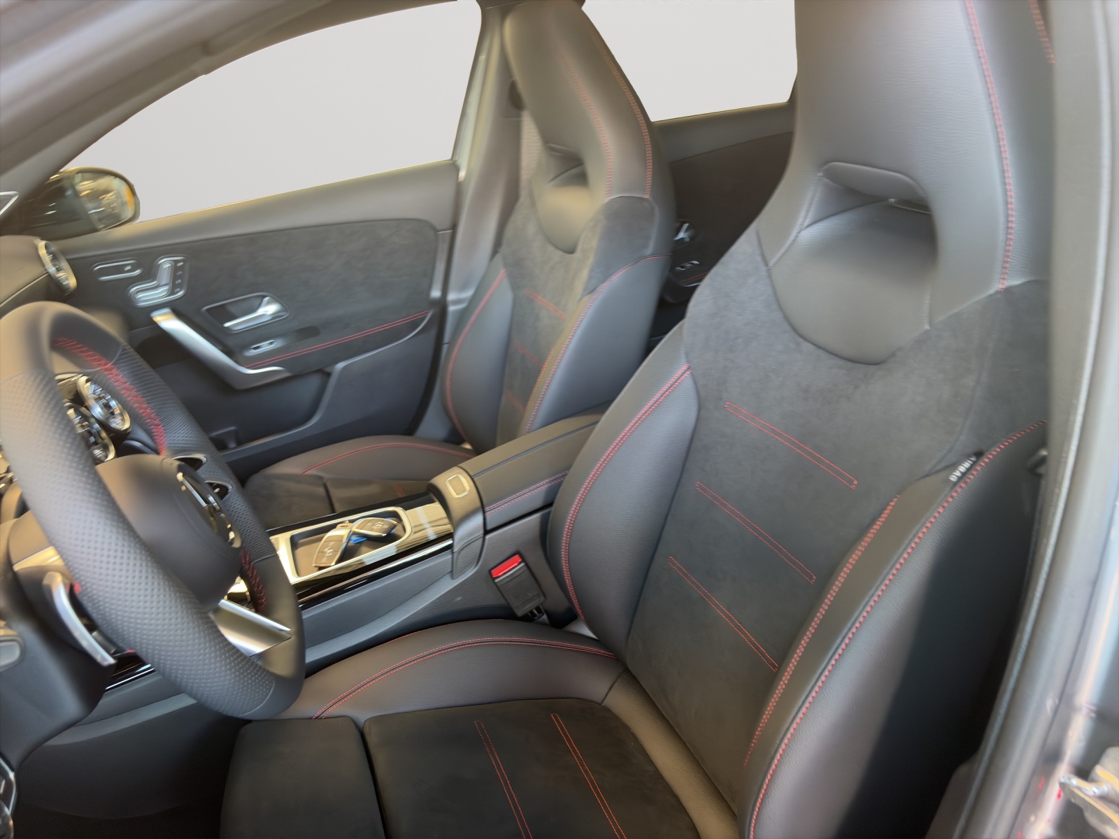 MERCEDES-BENZ A 220 4Matic 8G-DCT-image-8