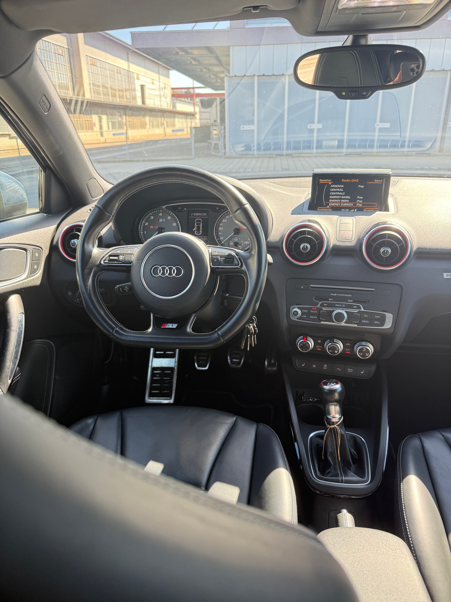 AUDI S1 Sportback 2.0 TFSI quattro-image-4