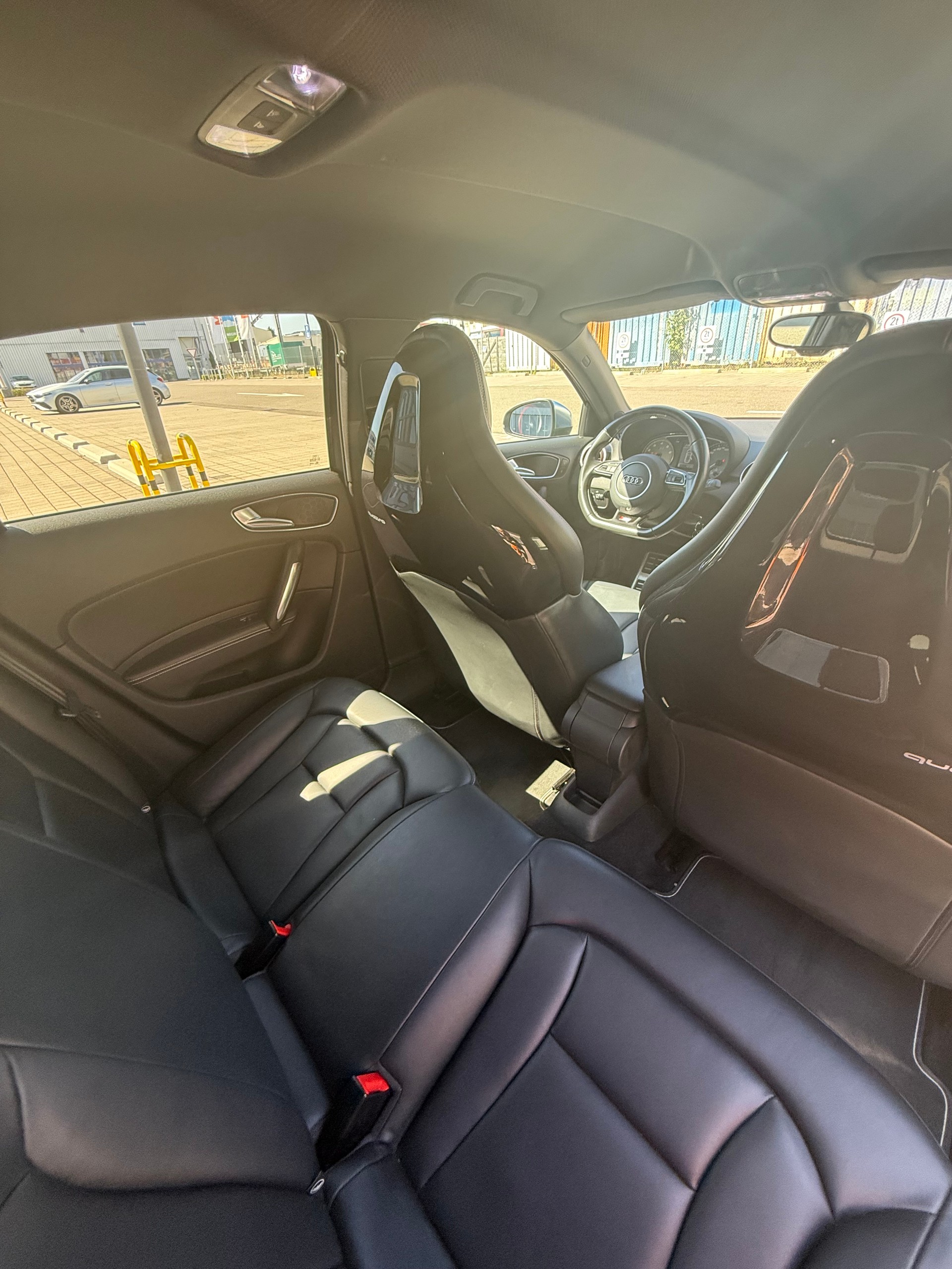 AUDI S1 Sportback 2.0 TFSI quattro-image-5