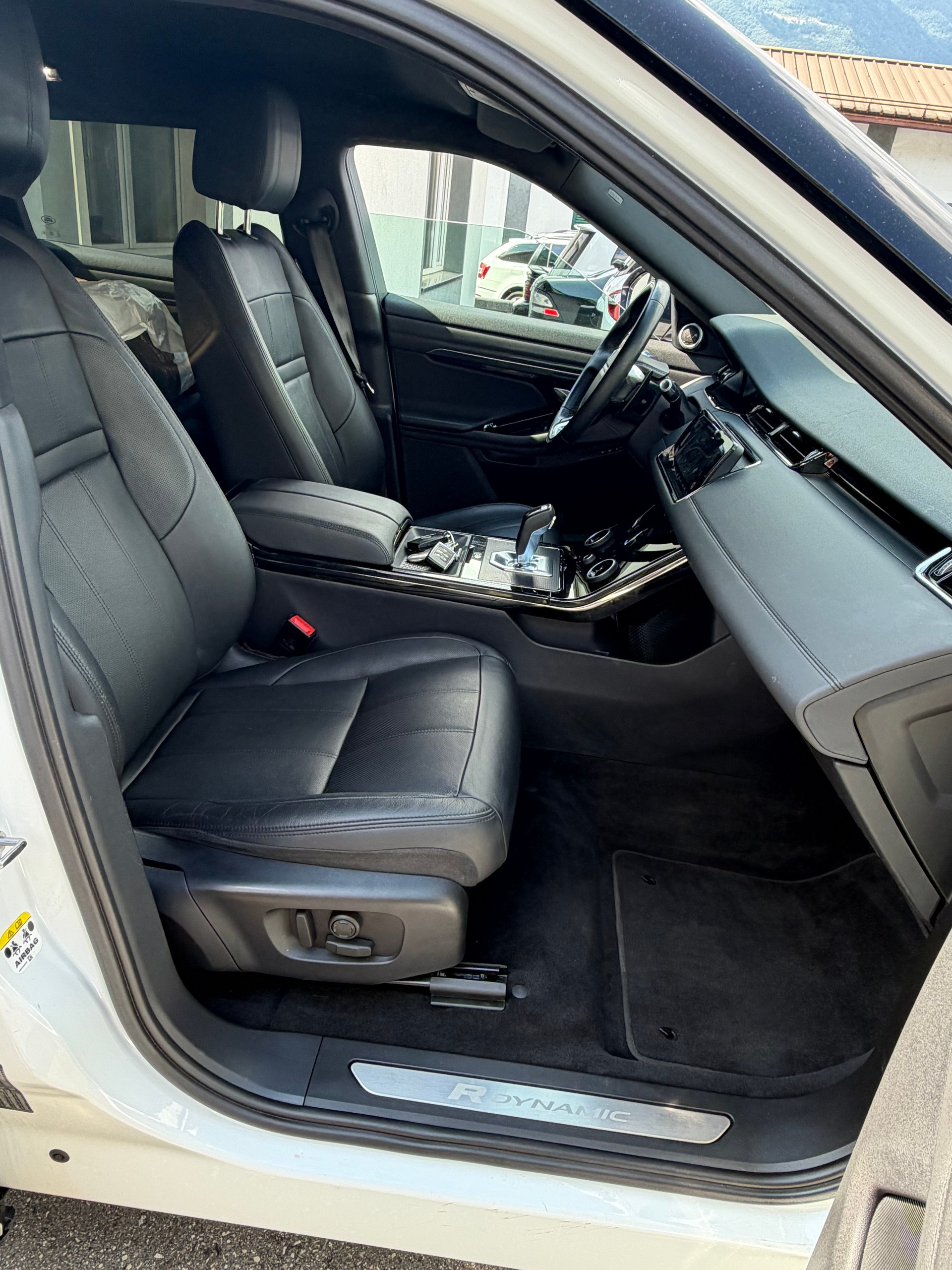 LAND ROVER Range Rover Evoque R-Dynamic P 200 AT9-image-11
