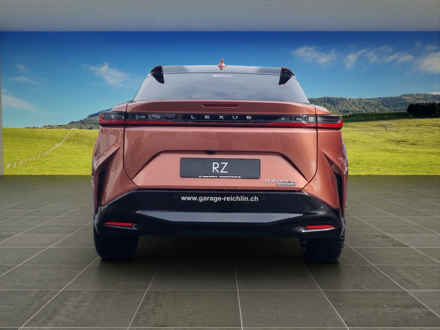 LEXUS RZ 450e Excellence-showroom-element-3