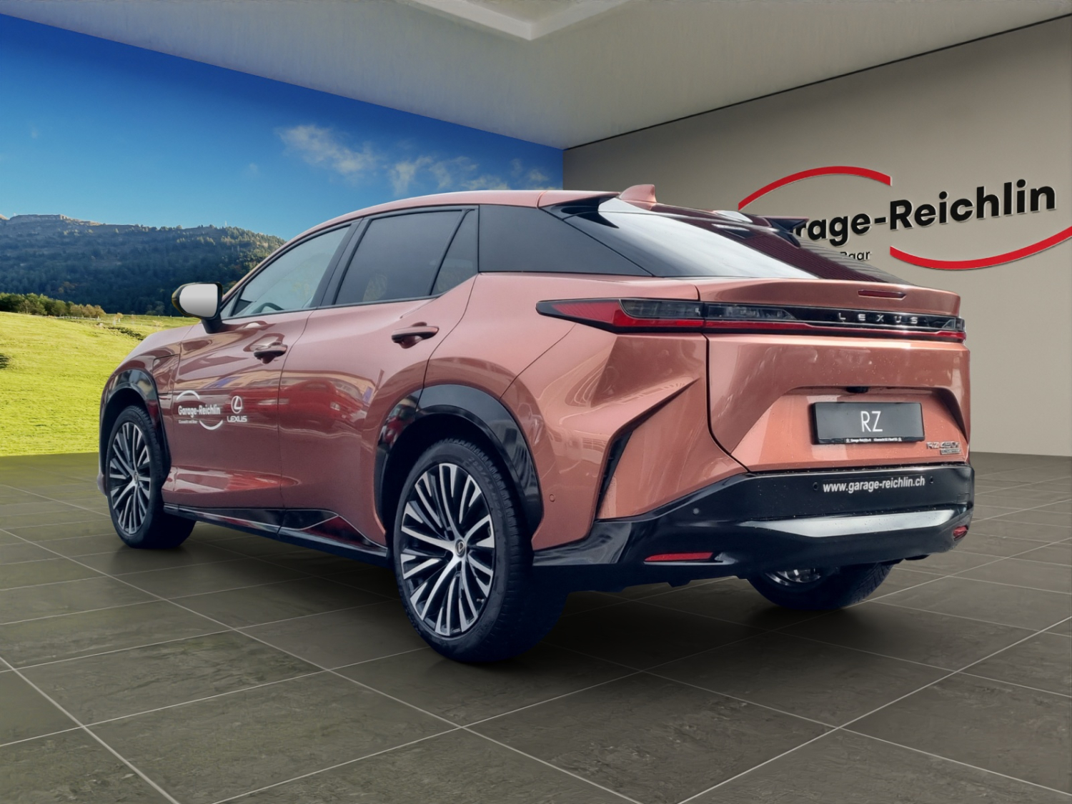 LEXUS RZ 450e Excellence-showroom-element-2