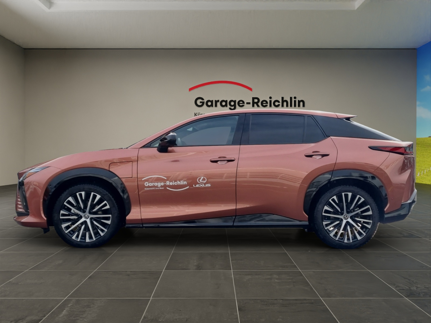 LEXUS RZ 450e Excellence-showroom-element-1