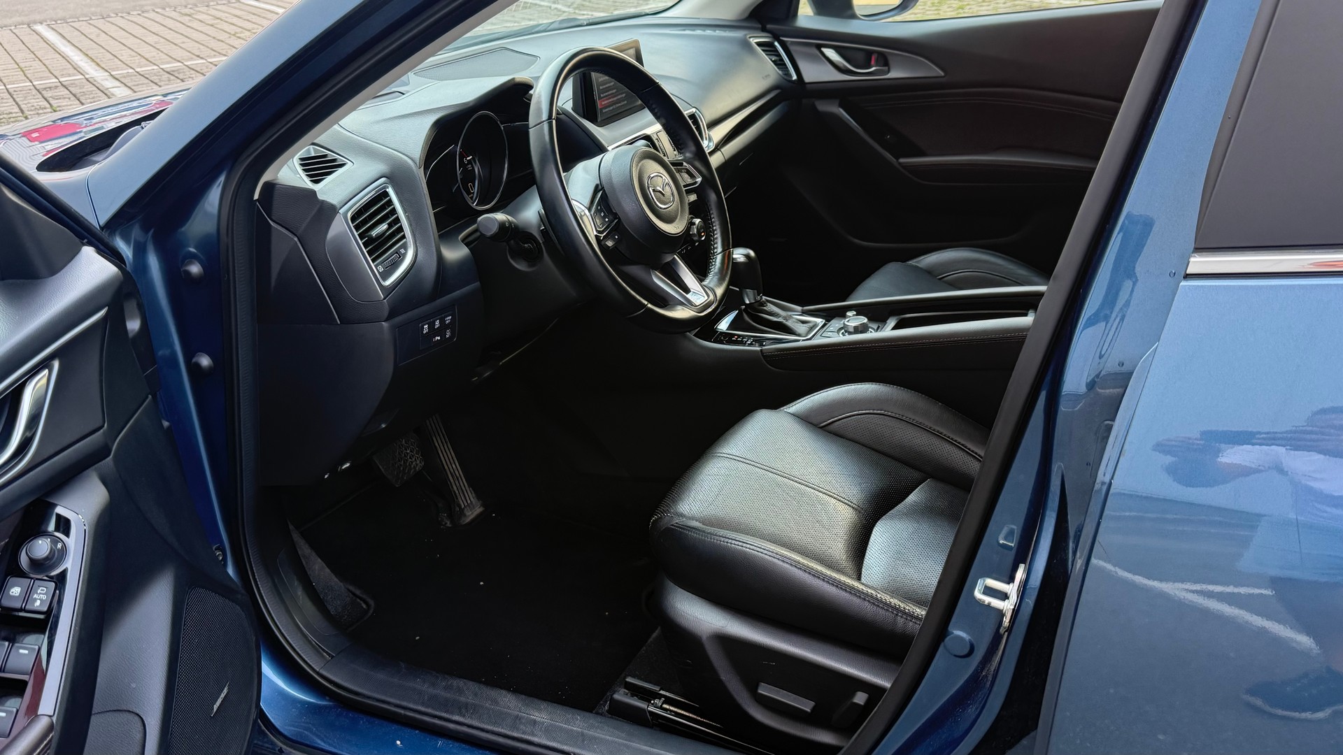 MAZDA 3 SKYACTIV-D 150 Revolution Automat-image-11