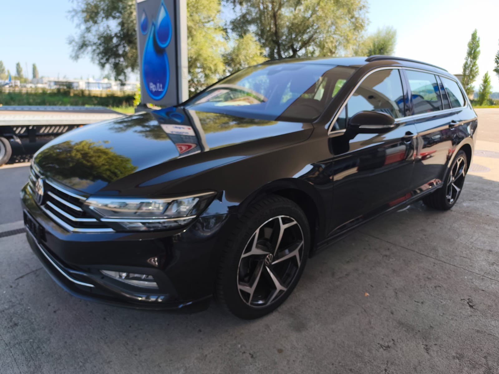 VW Passat 2.0 TDI BMT Elegance 4Motion DSG-showroom-element-1