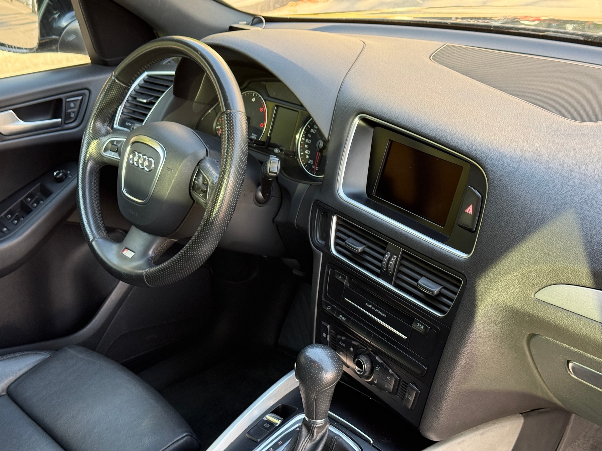 AUDI Q5 3.0 TDI quattro S-tronic S-Line-image-9
