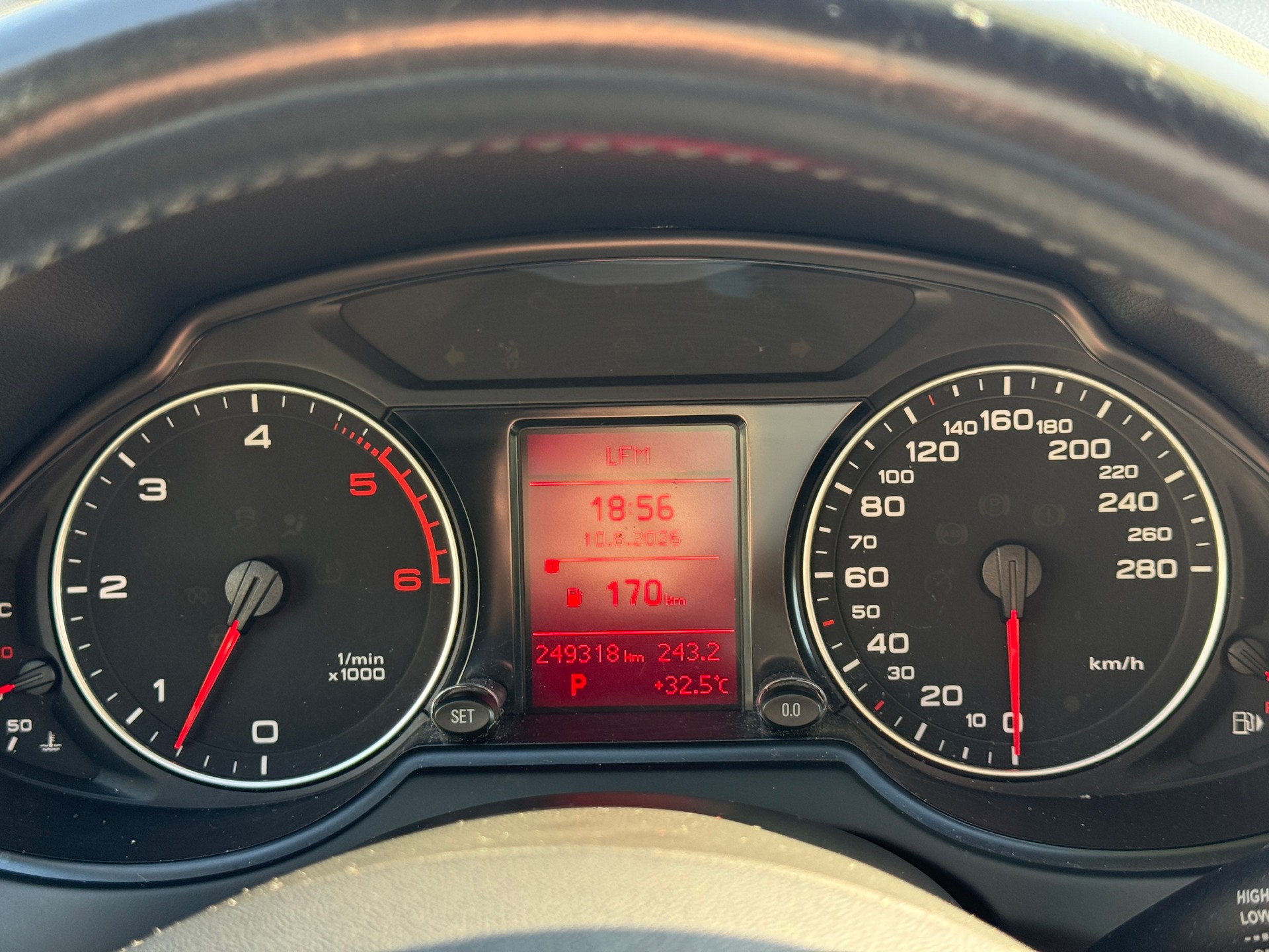 AUDI Q5 3.0 TDI quattro S-tronic S-Line-image-11