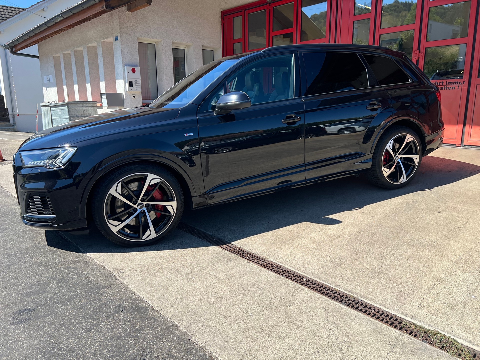 AUDI Q7 60 TFSI e quattro PHEV S line tiptronic-showroom-element-2