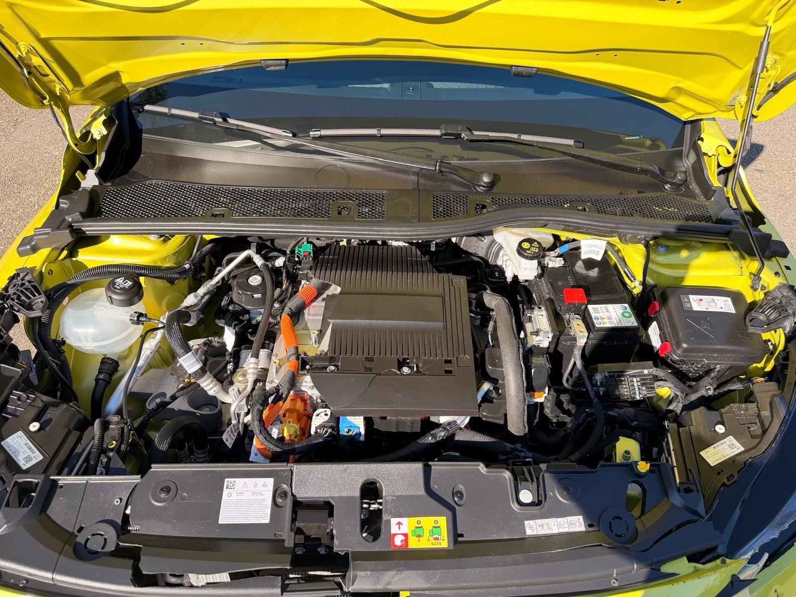 PEUGEOT 208 Elektrik 115kW GT-image-8