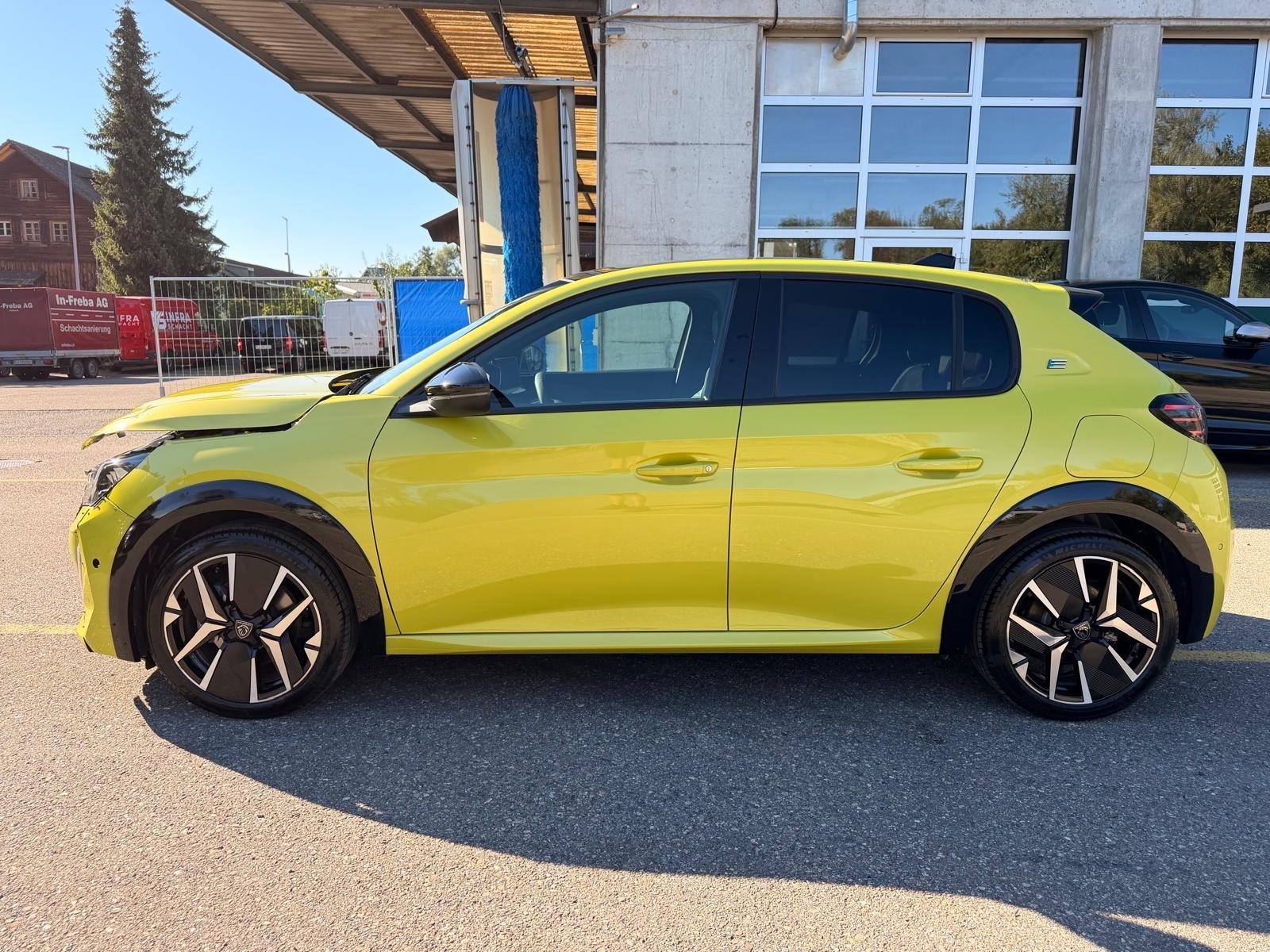 PEUGEOT 208 Elektrik 115kW GT-image-1