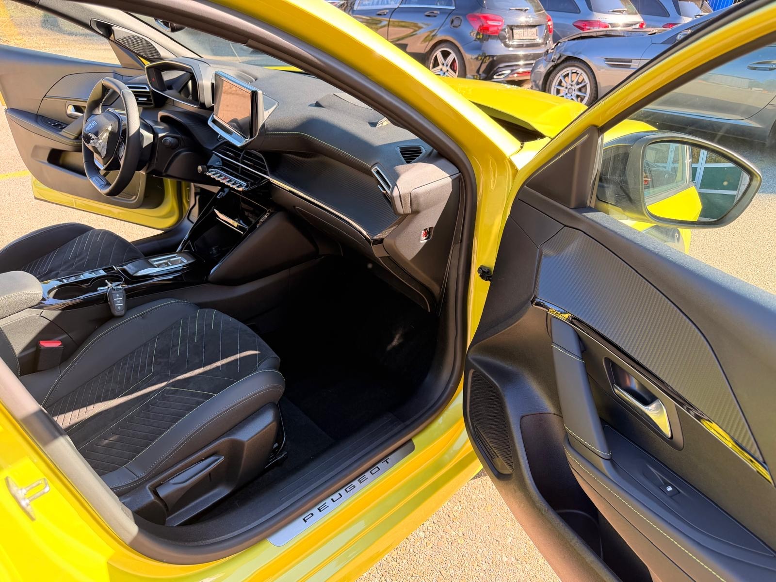 PEUGEOT 208 Elektrik 115kW GT-image-13