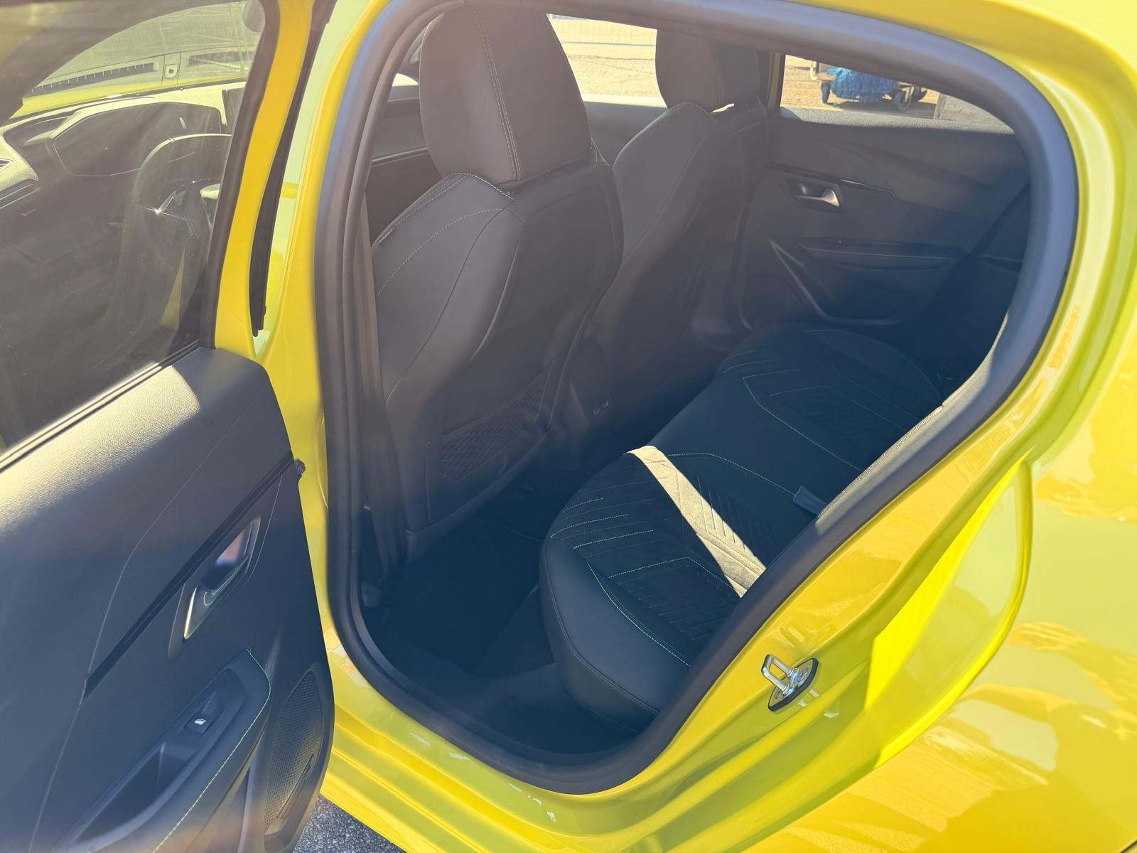 PEUGEOT 208 Elektrik 115kW GT-image-11