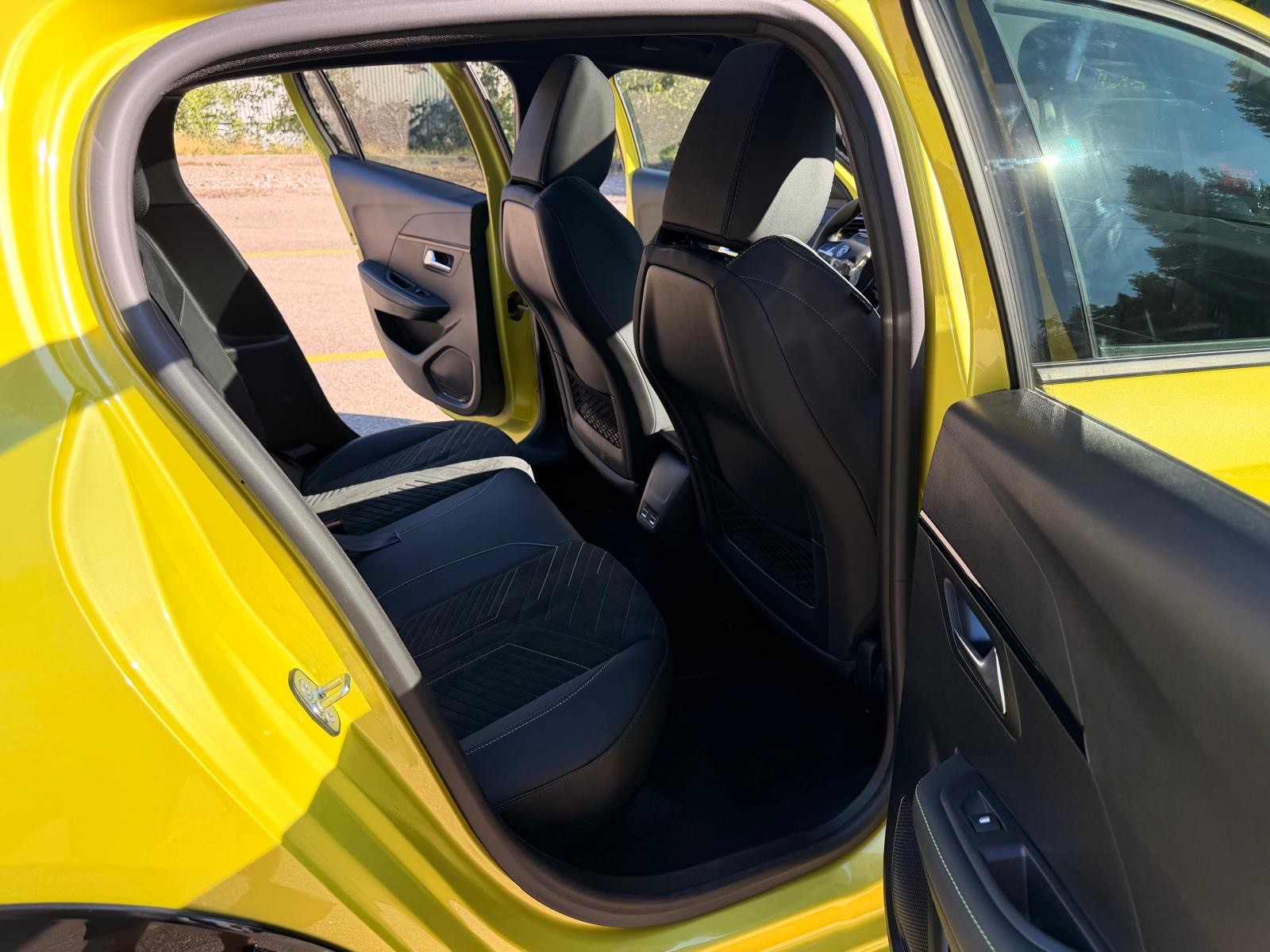 PEUGEOT 208 Elektrik 115kW GT-image-10