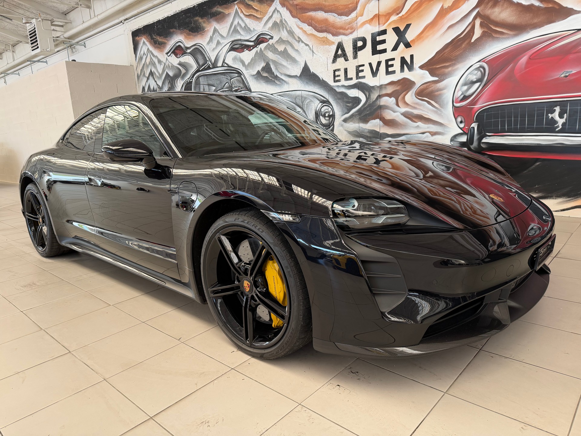 PORSCHE Taycan Turbo S-showroom-element-2