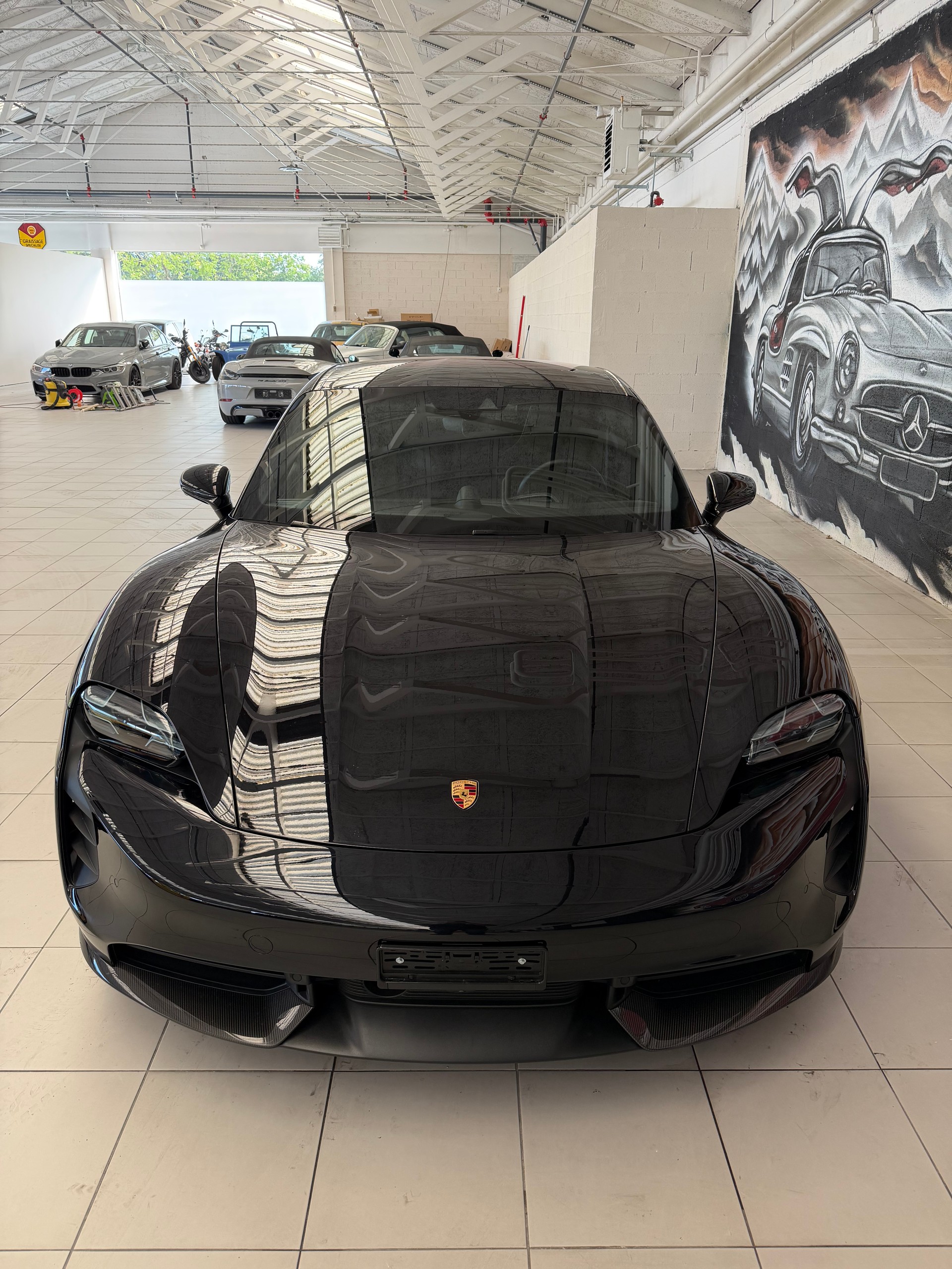 PORSCHE Taycan Turbo S-showroom-element-1