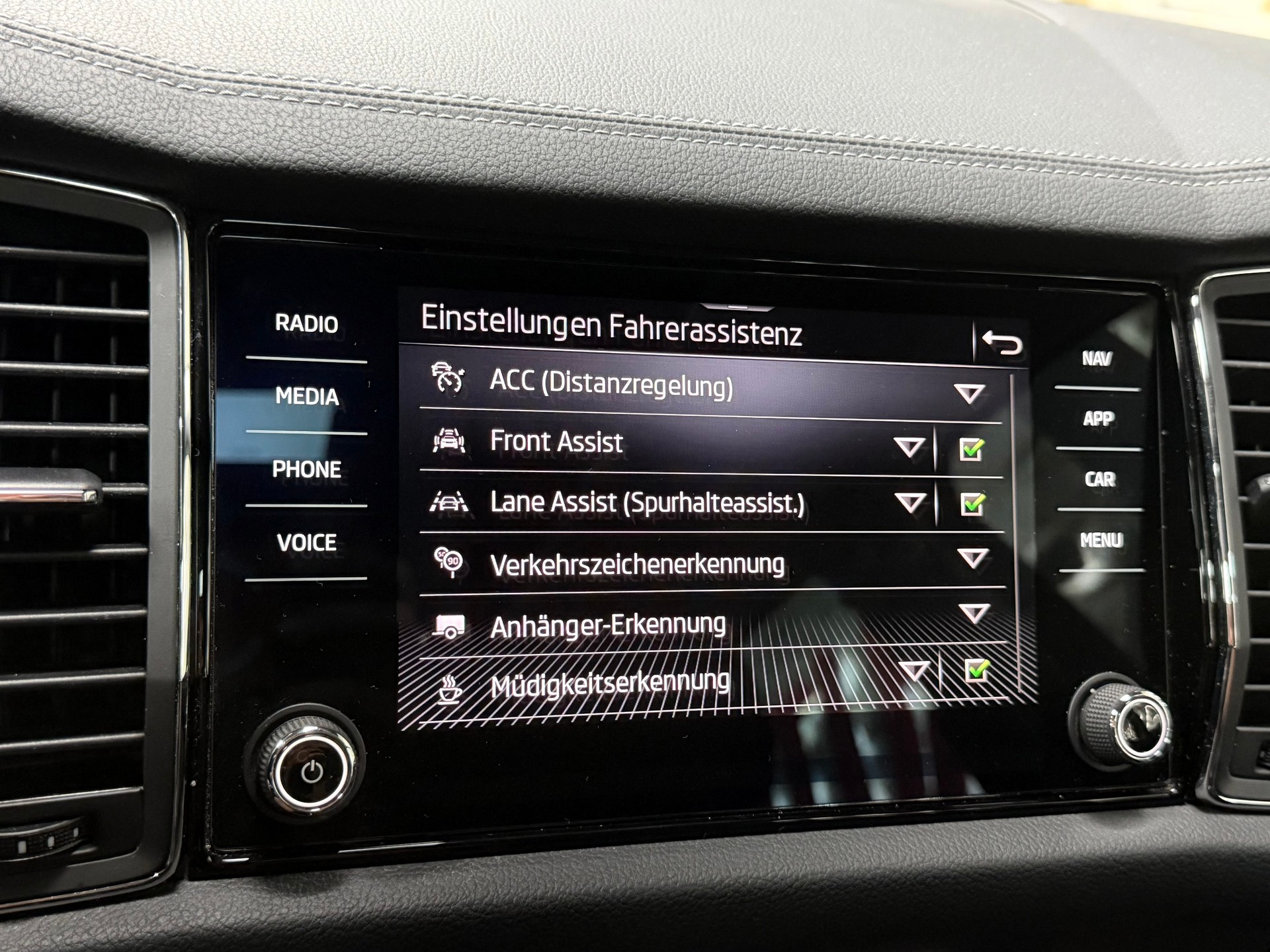 SKODA Kodiaq 2.0 TDI CR Style 4x4 DSG-image-18