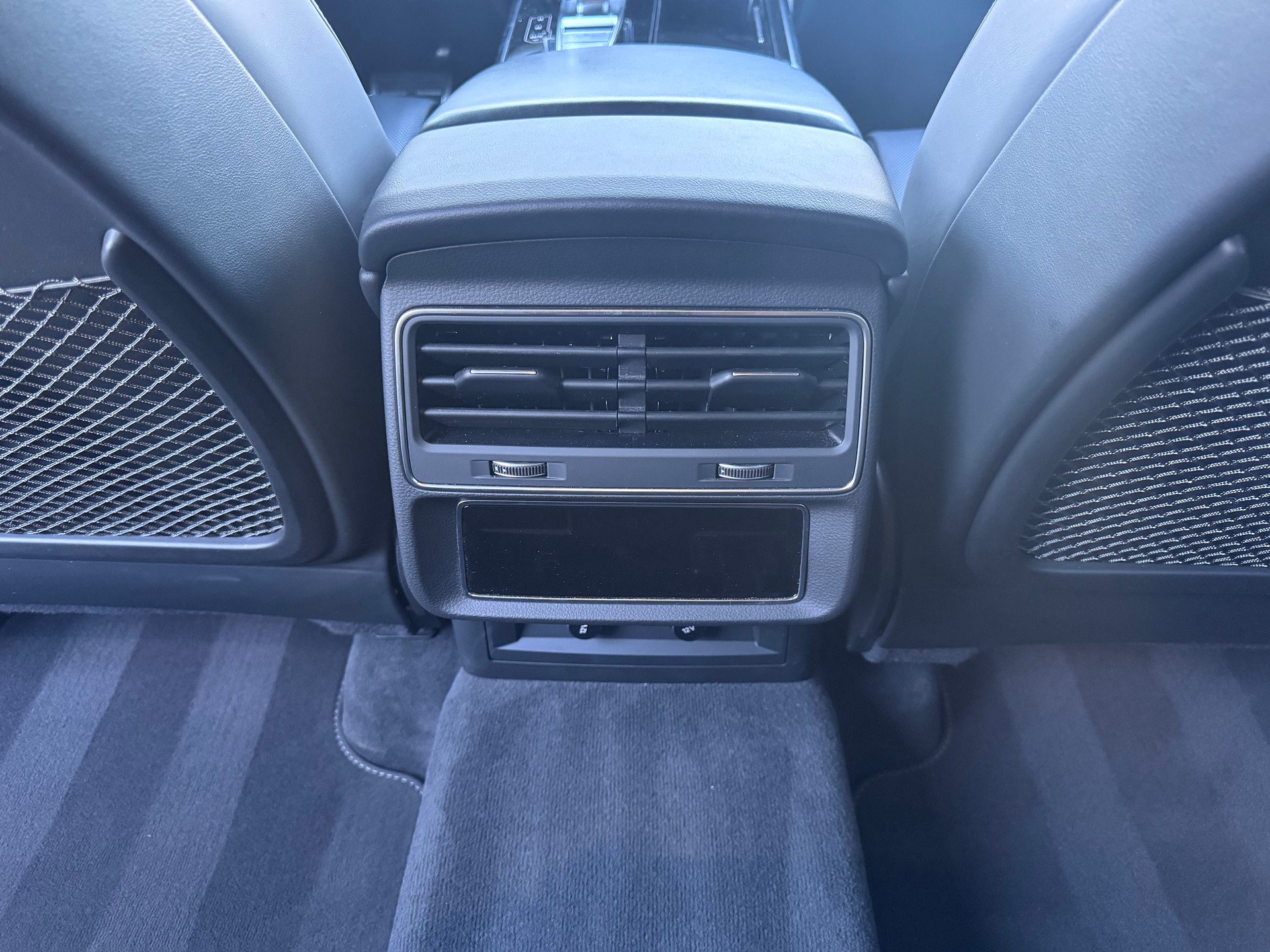 AUDI SQ8 TFSI quattro tiptronic-image-10