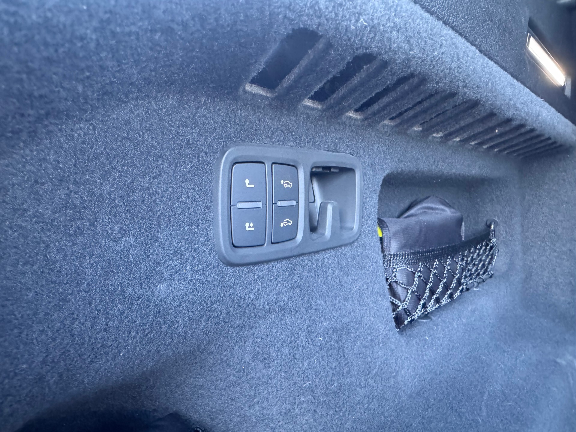 AUDI SQ8 TFSI quattro tiptronic-image-6