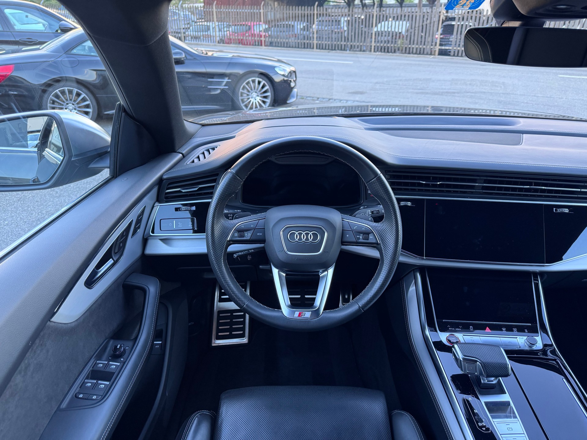 AUDI SQ8 TFSI quattro tiptronic-image-11