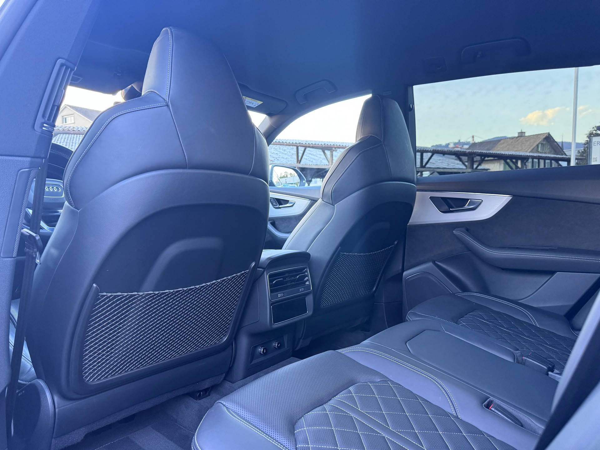 AUDI SQ8 TFSI quattro tiptronic-image-9