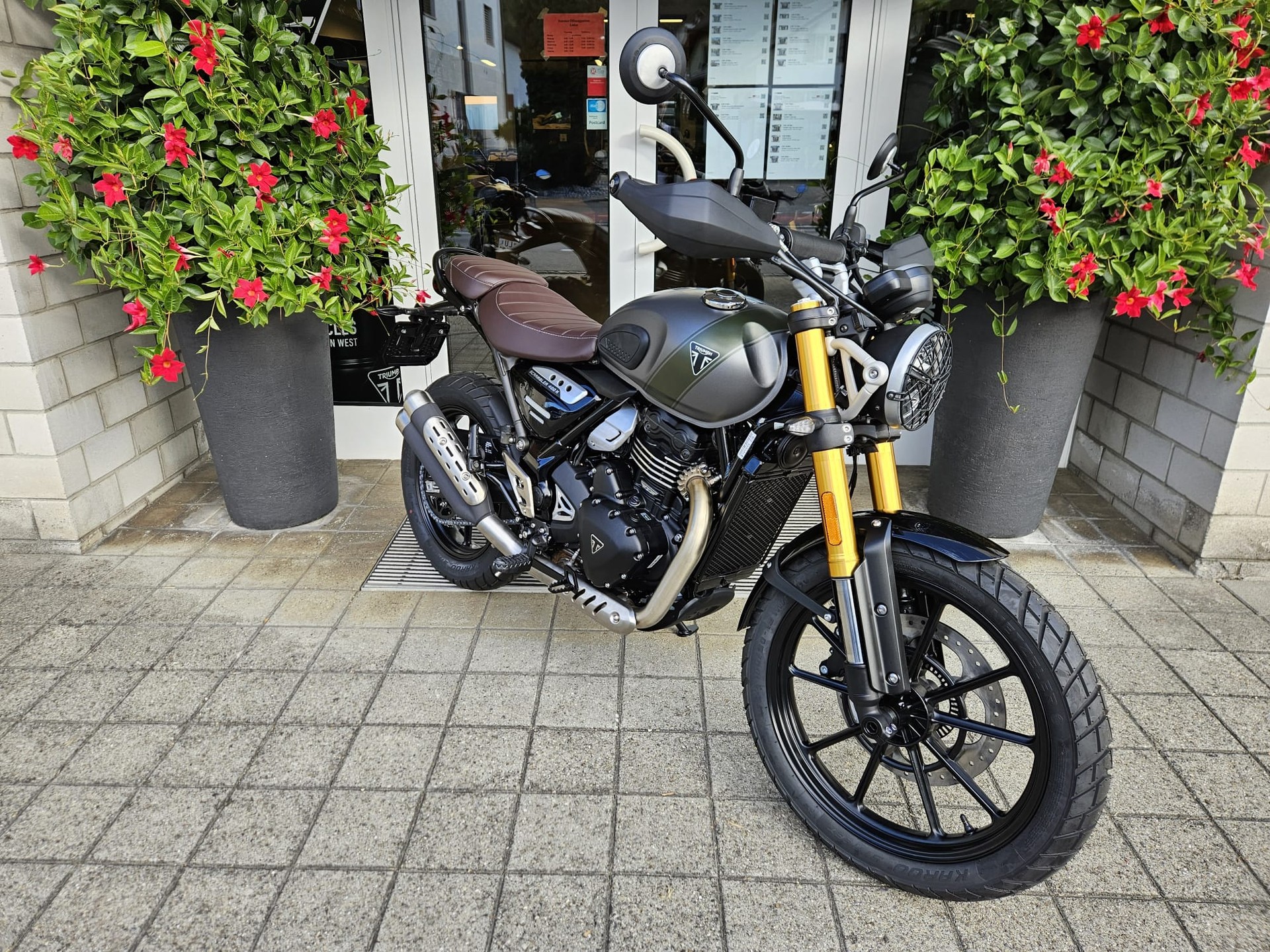 TRIUMPH Scrambler 400 X-image-2